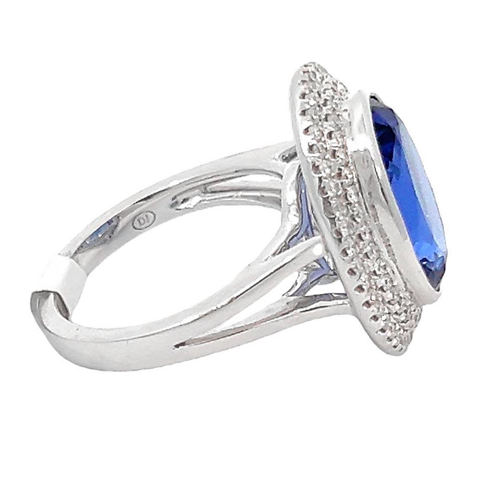 Large Tanzanite and Diamond Cocktail Ring For Sale 1