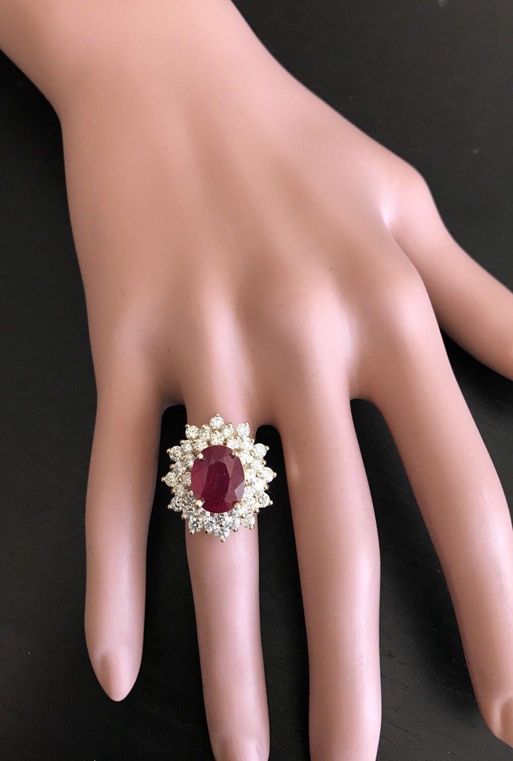 8,40 Karat beeindruckender Ring mit rotem Rubin und Diamant aus 14 Karat Gelbgold im Angebot 1