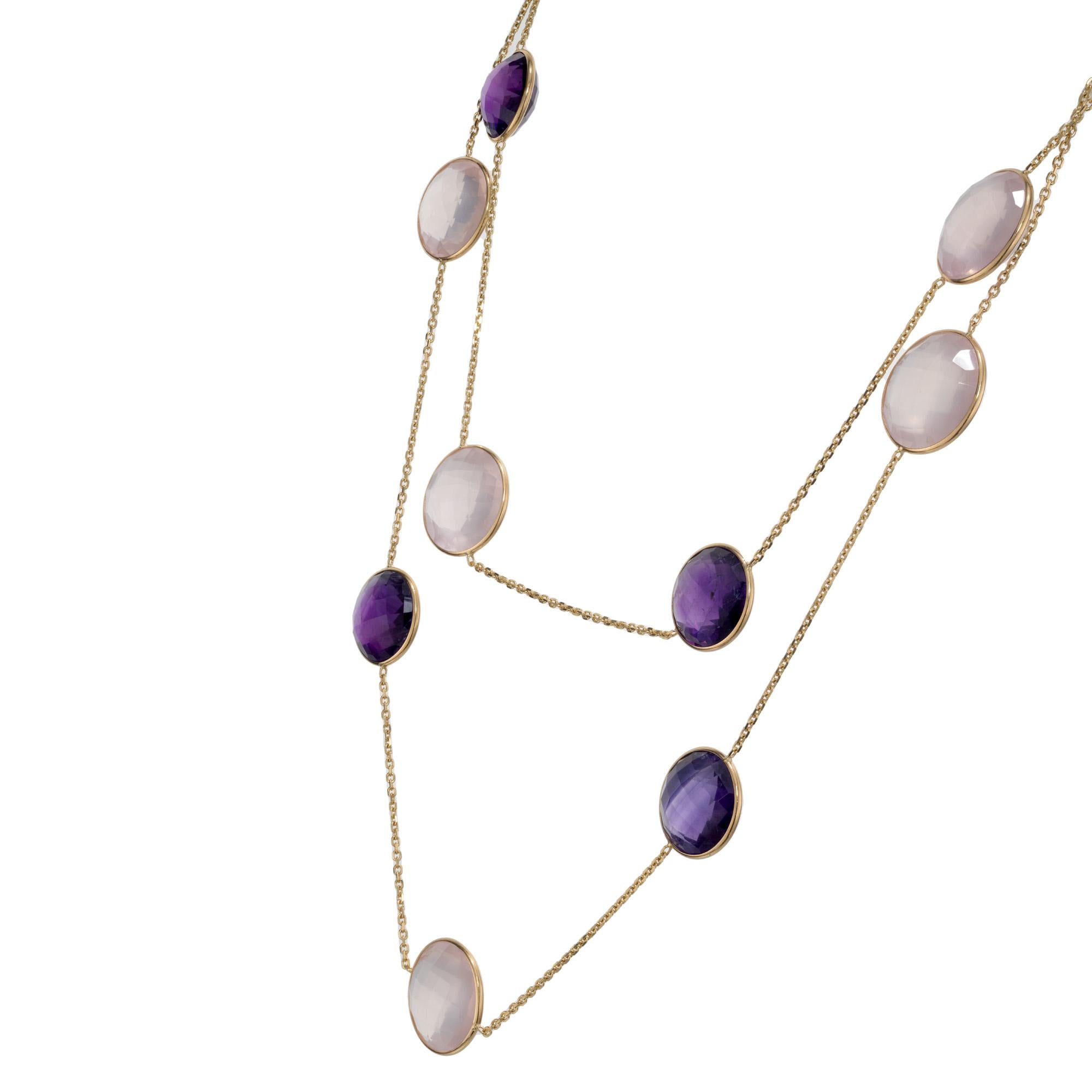 32 Zoll lange Kette aus 14-karätigem Gelbgold, mit runden Amethysten und Rosenquarzen besetzt, oben und unten facettiert. Handgefertigte Lünetten mit Karabinerverschluss.
Wunderschöne runde Halskette aus Amethyst und Rosenquarz. Die Halskette ist