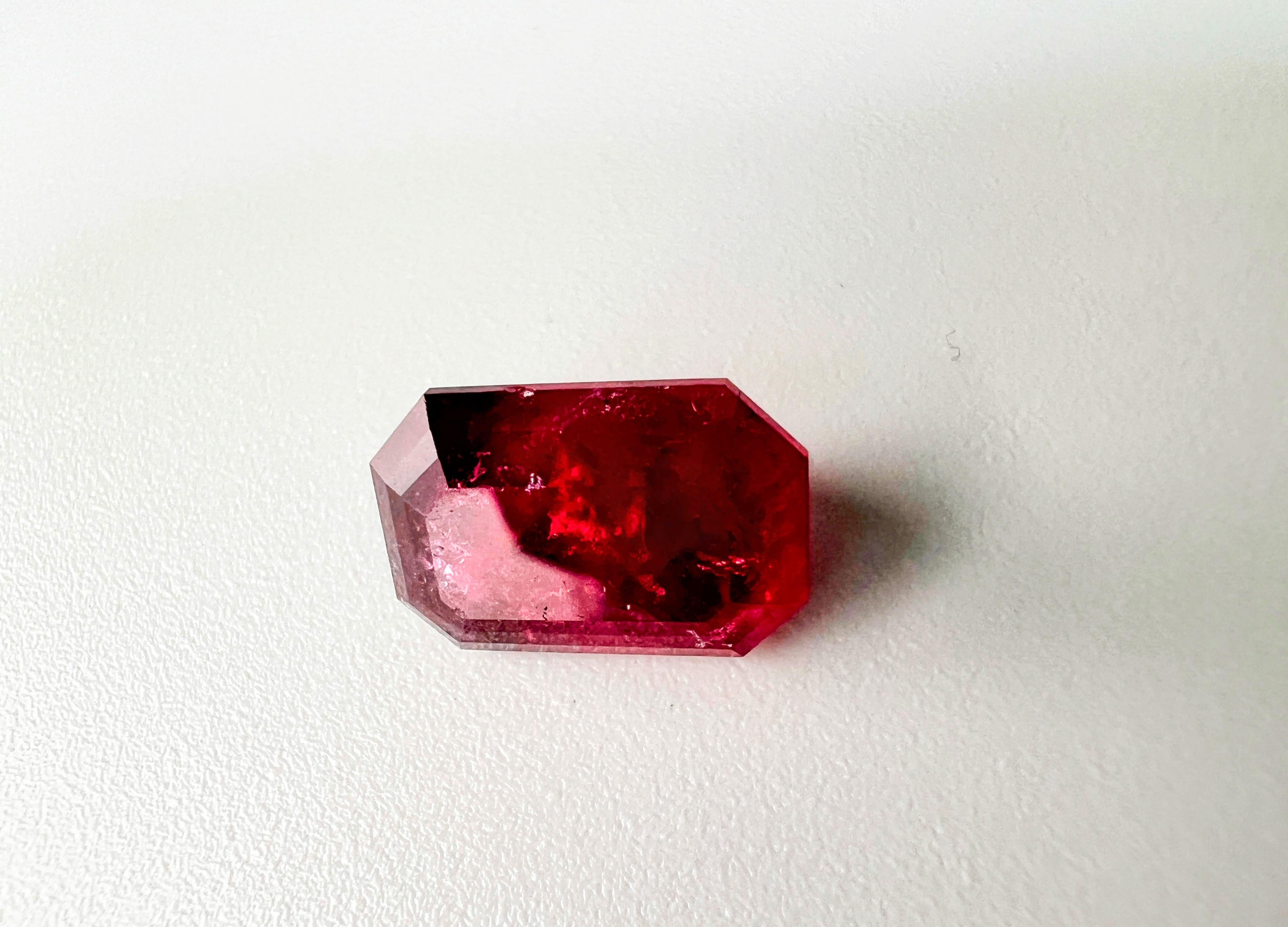 8,40ct  Gemma tormalina rubellite con taglio baguette In condizioni Nuovo in vendita a Lanham, MD