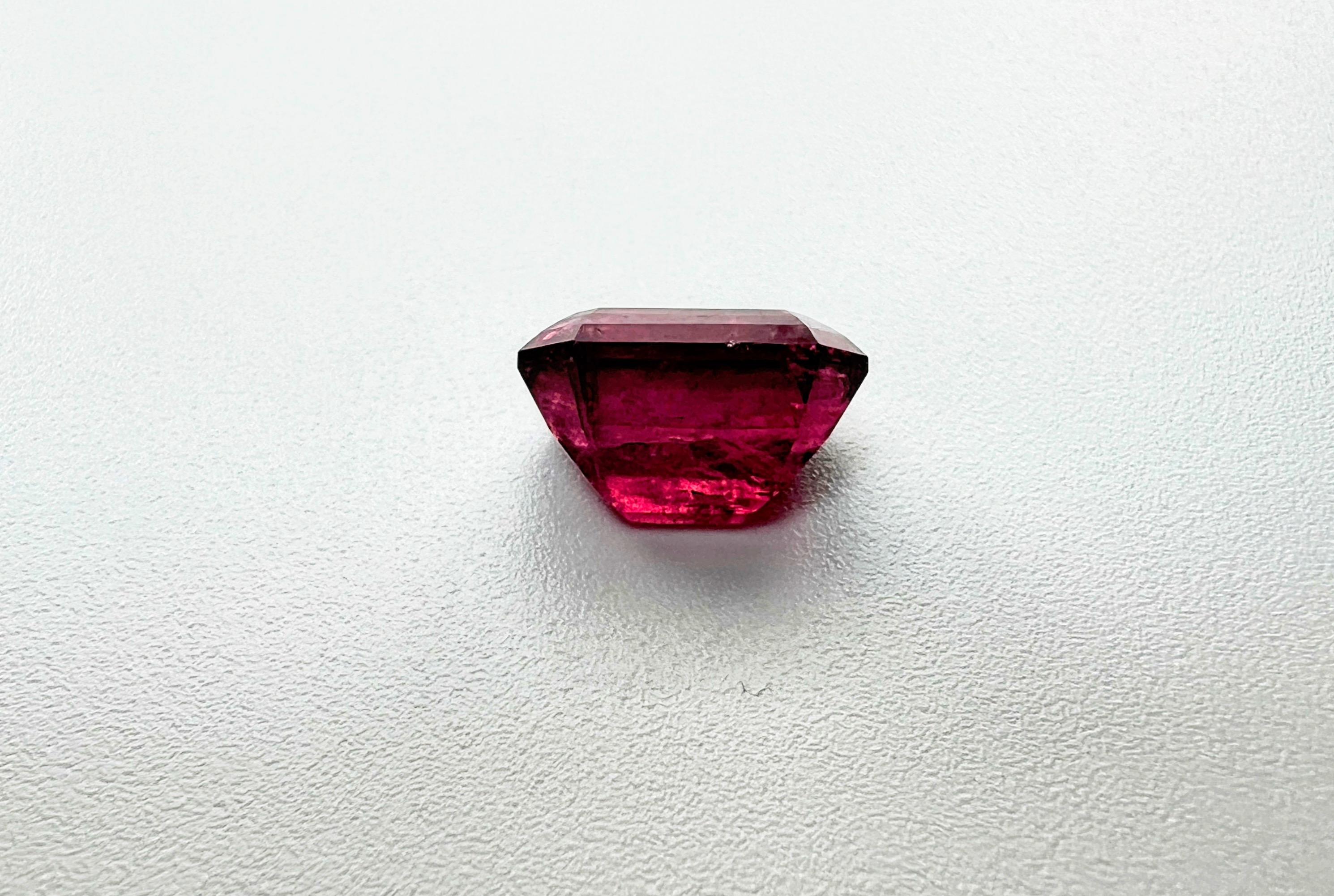 da uomo o donna 8,40ct  Gemma tormalina rubellite con taglio baguette in vendita
