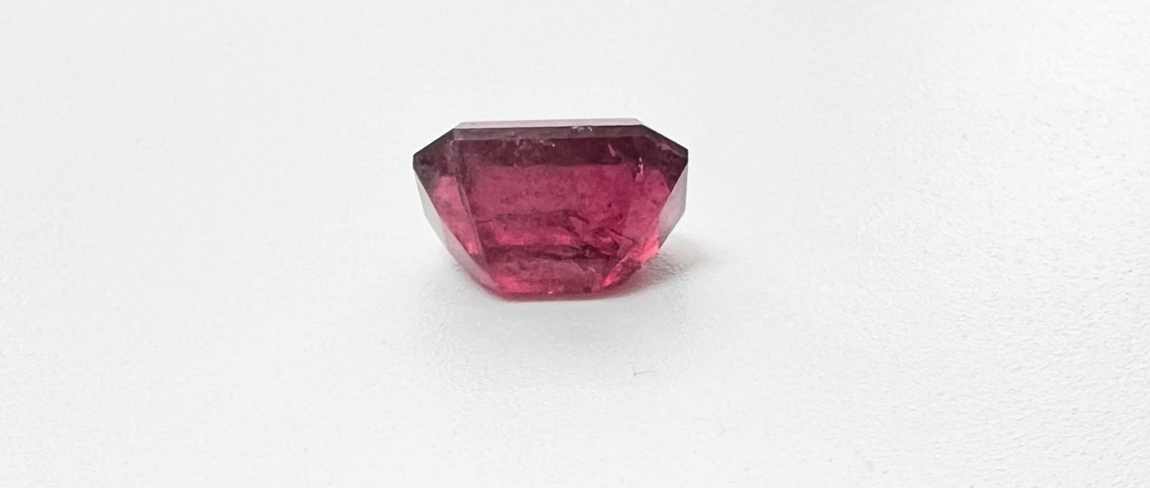 8,40ct  Gemma tormalina rubellite con taglio baguette in vendita 1