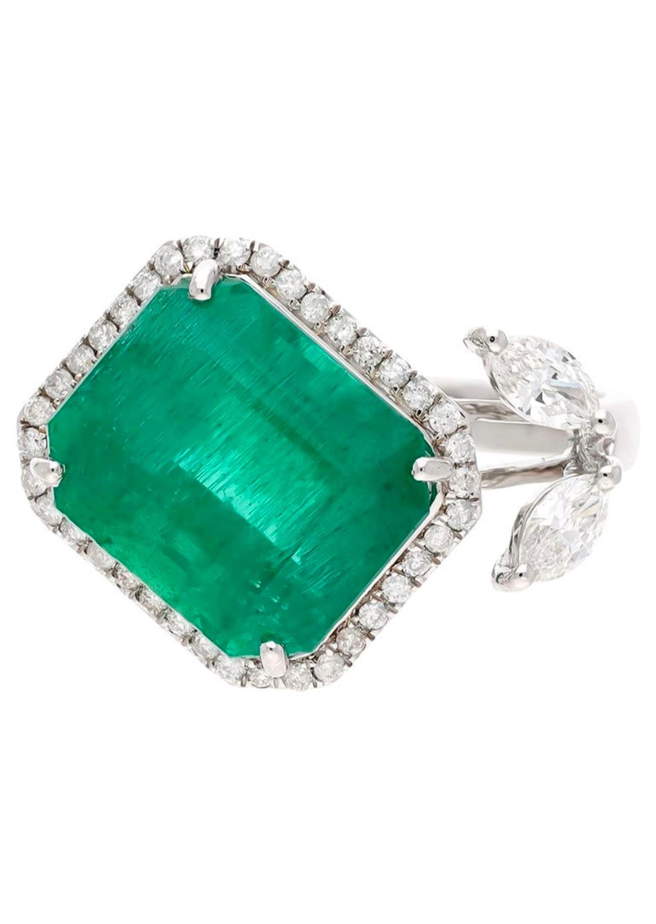 8.41 Ct Emerald Cut Emerald & 0.53 Ct Diamond Bypass Ring in 18 Kt Gold Size 6.5 For Sale 8
