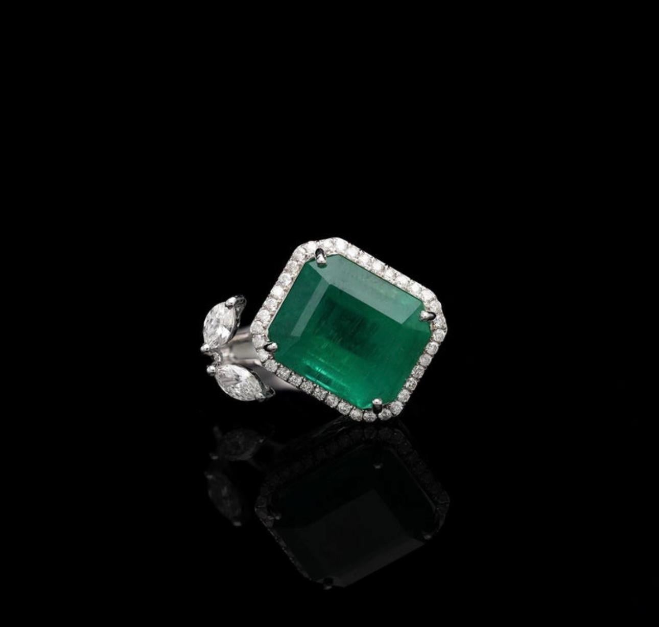 8.41 Ct Emerald Cut Emerald & 0.53 Ct Diamond Bypass Ring in 18 Kt Gold Size 6.5 For Sale 3