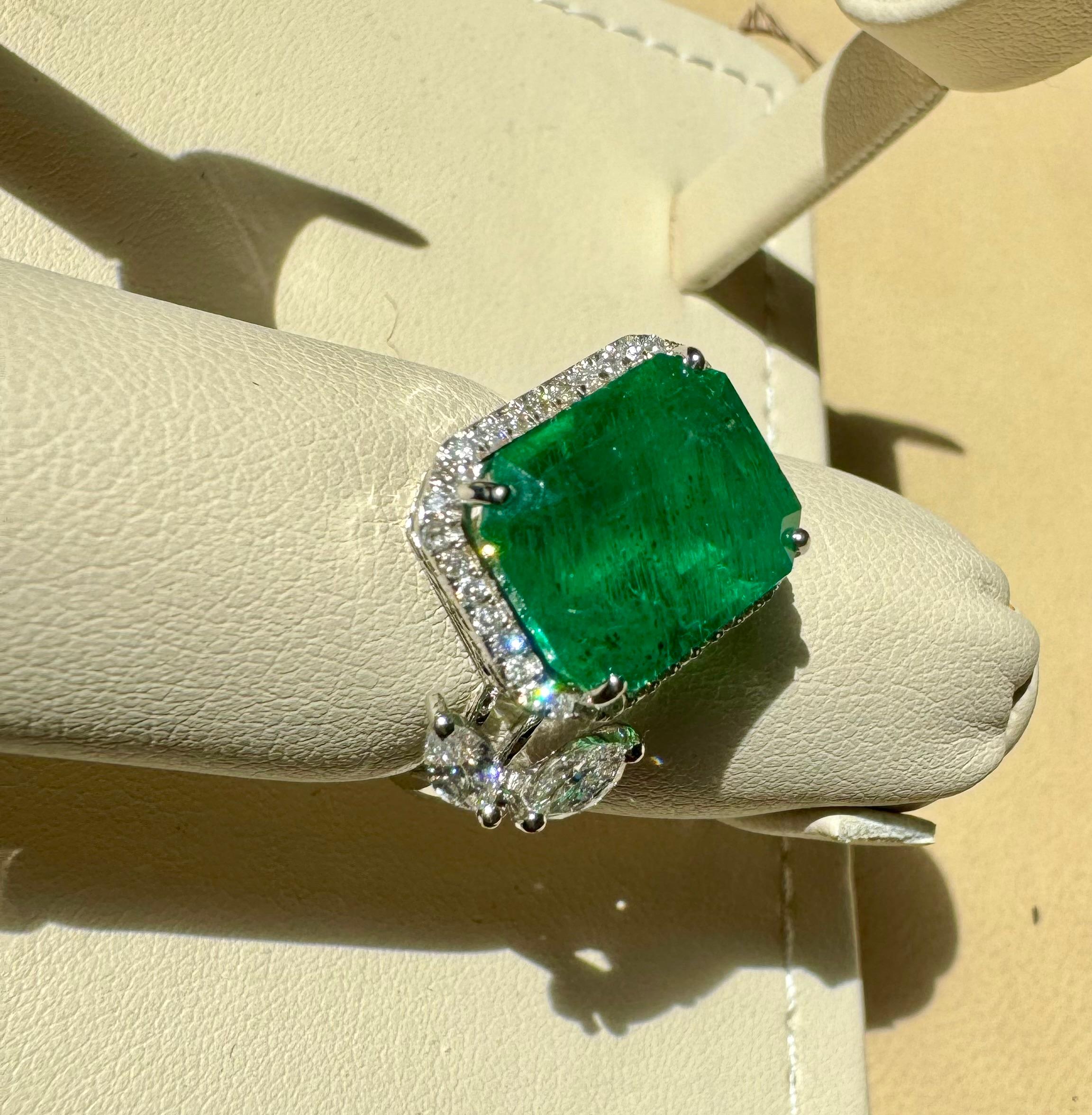 8.41 Ct Emerald Cut Emerald & 0.53 Ct Diamond Bypass Ring in 18 Kt Gold Size 6.5 For Sale 4