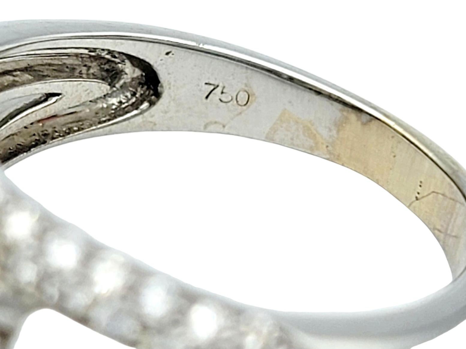 Bague cocktail en or blanc 18 carats avec saphir jaune de 8,43 carats et halo de diamants en vente 2