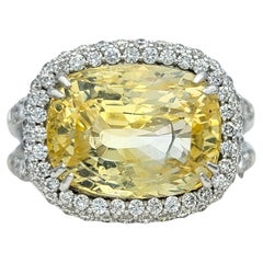 8,43 Karat Gelber Saphir & Diamant Halo Cocktail-Ring aus 18 Karat Weißgold