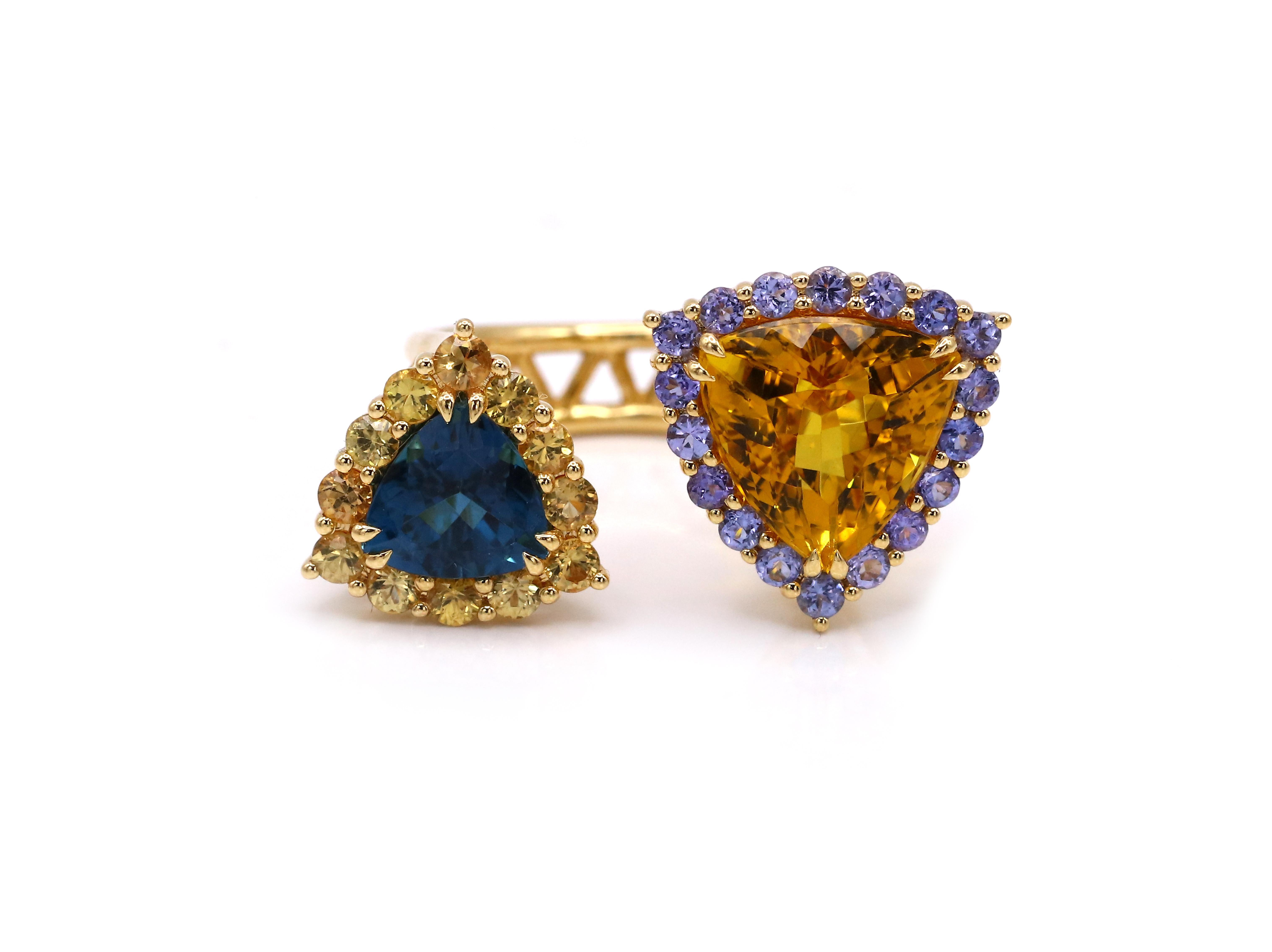 Taille trillion Bague en or jaune 18 carats avec béryl jaune, tourmaline bleue, tanzanite et saphir de 8,43 carats en vente