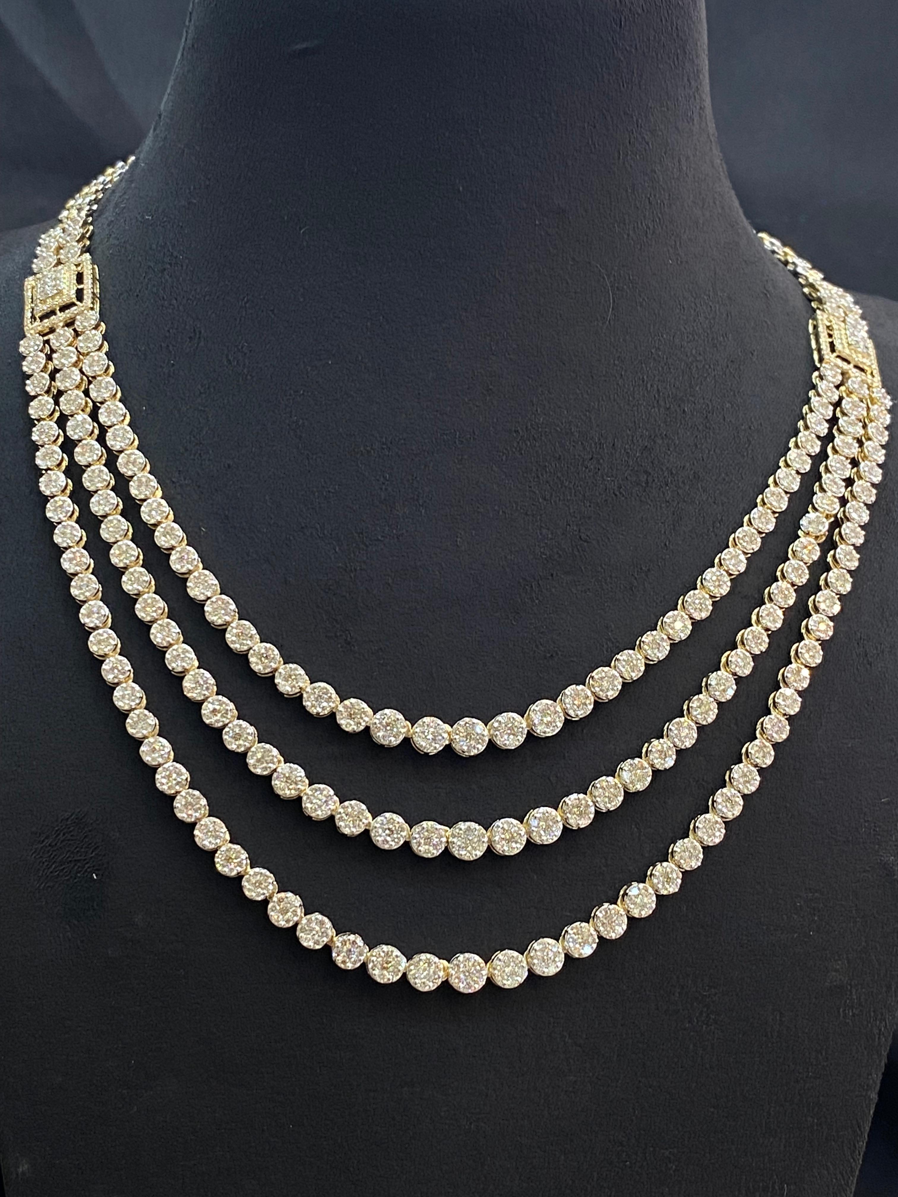 Parer d'élégance et partager la joie avec ce collier de tennis en or jaune 14 carats serti de 8,43 carats de diamants, qui promet une brillance inégalée !

Spécifications : 

Poids du diamant : 8,43 carats
Forme du diamant : ronde
Grade de couleur
