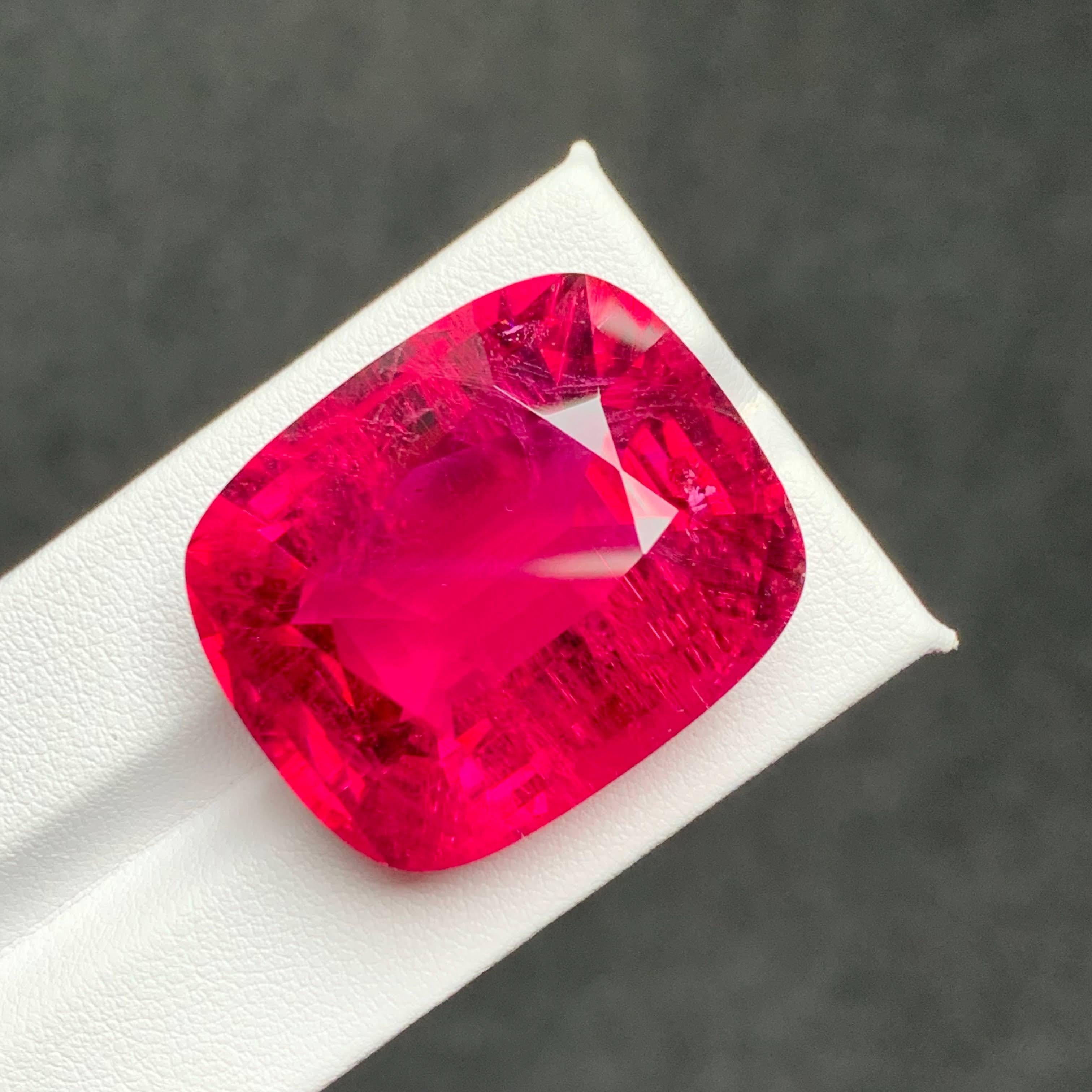 84,35 Carati di tormalina rubellite sfusa di qualità AAA con taglio a cuscino Gemma afgana in vendita 4