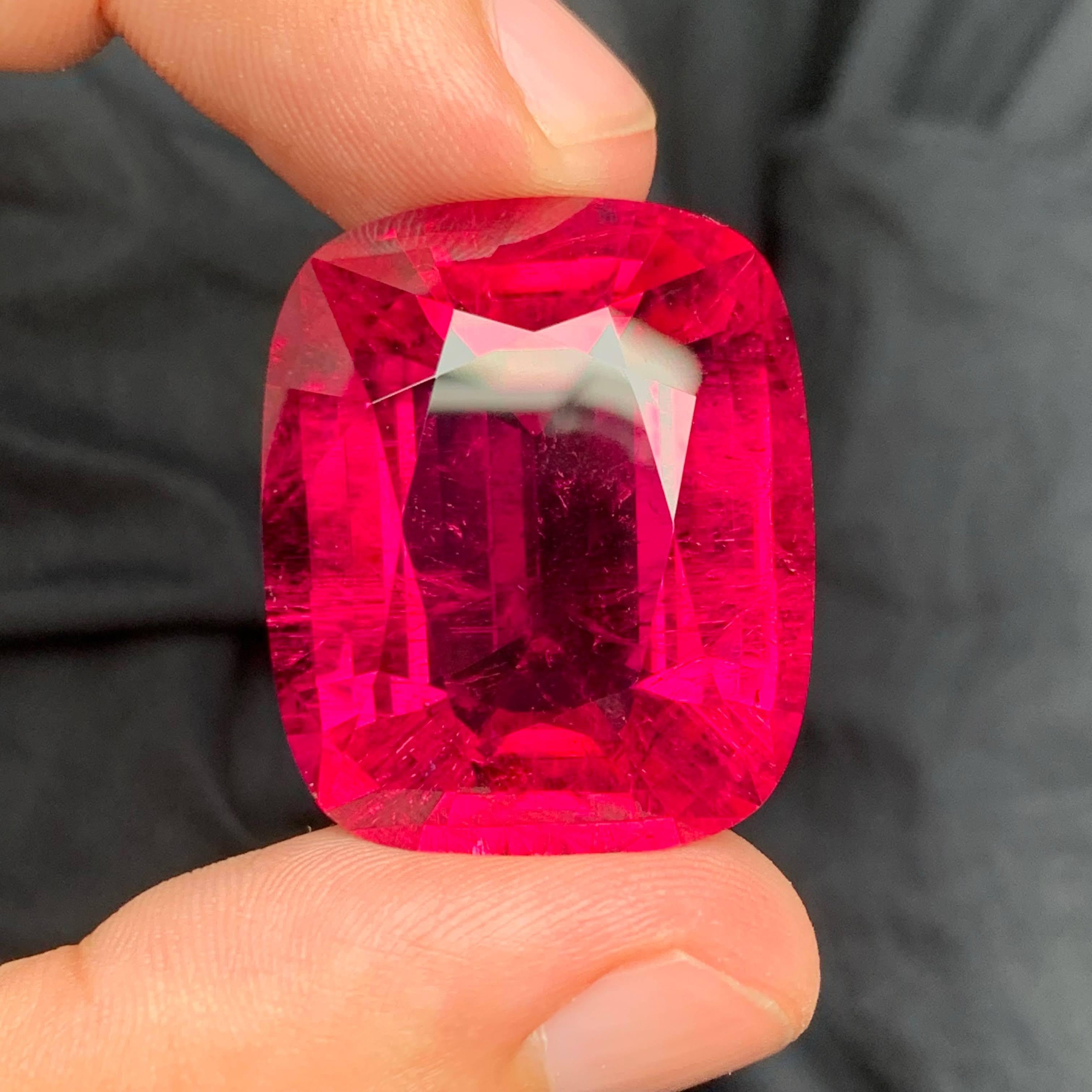 Taglio cuscino 84,35 Carati di tormalina rubellite sfusa di qualità AAA con taglio a cuscino Gemma afgana in vendita