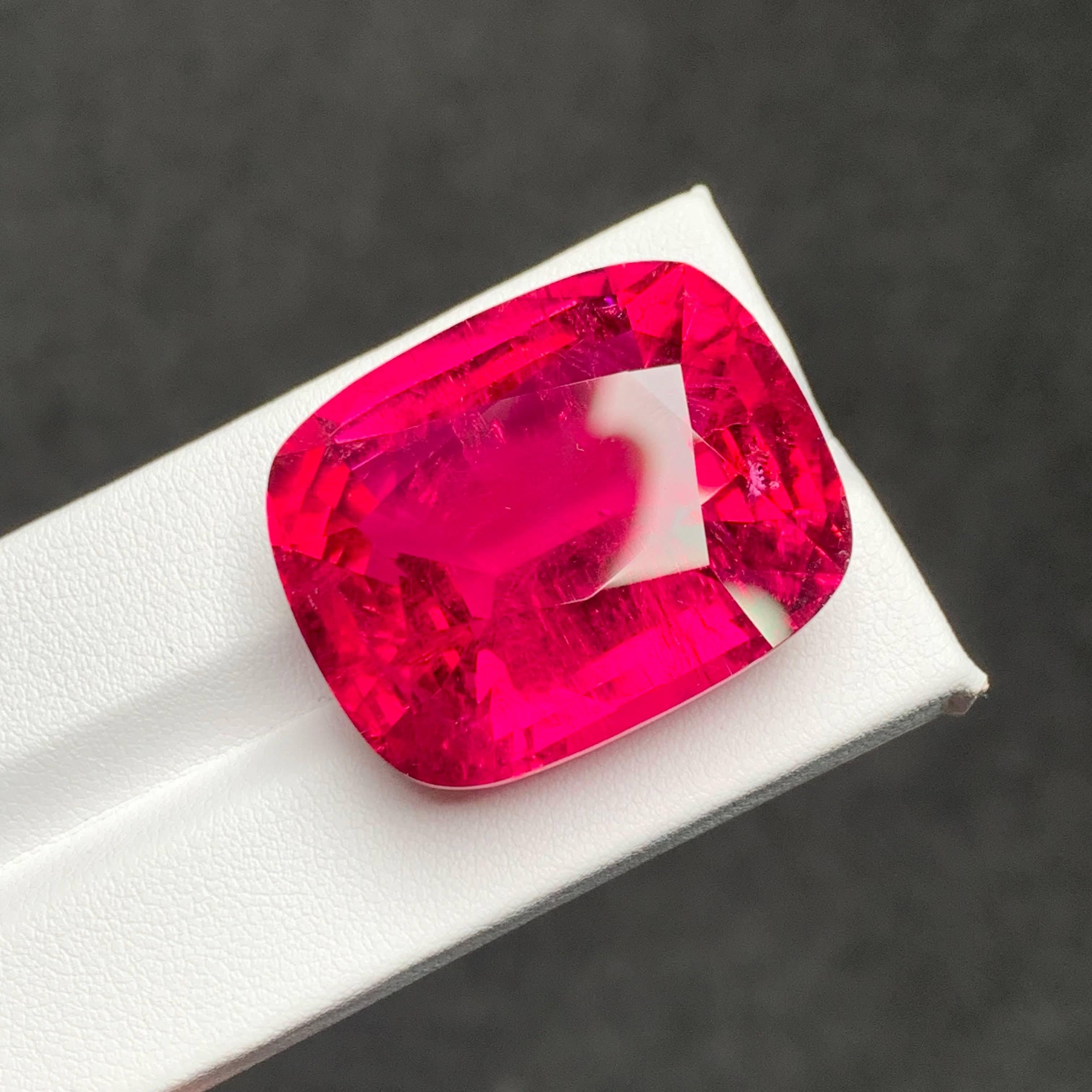 84,35 Carati di tormalina rubellite sfusa di qualità AAA con taglio a cuscino Gemma afgana in vendita 2