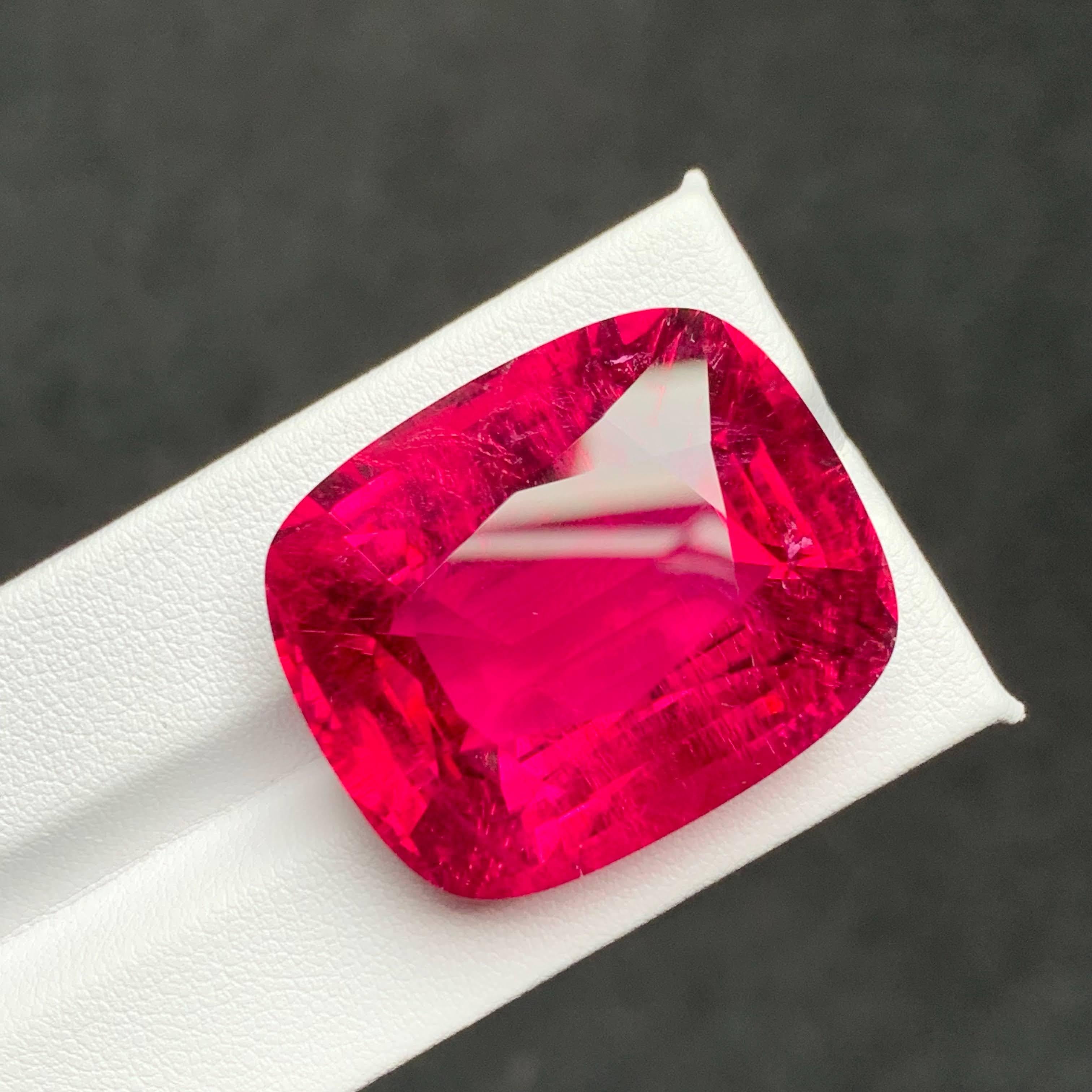 84,35 Carati di tormalina rubellite sfusa di qualità AAA con taglio a cuscino Gemma afgana in vendita 3