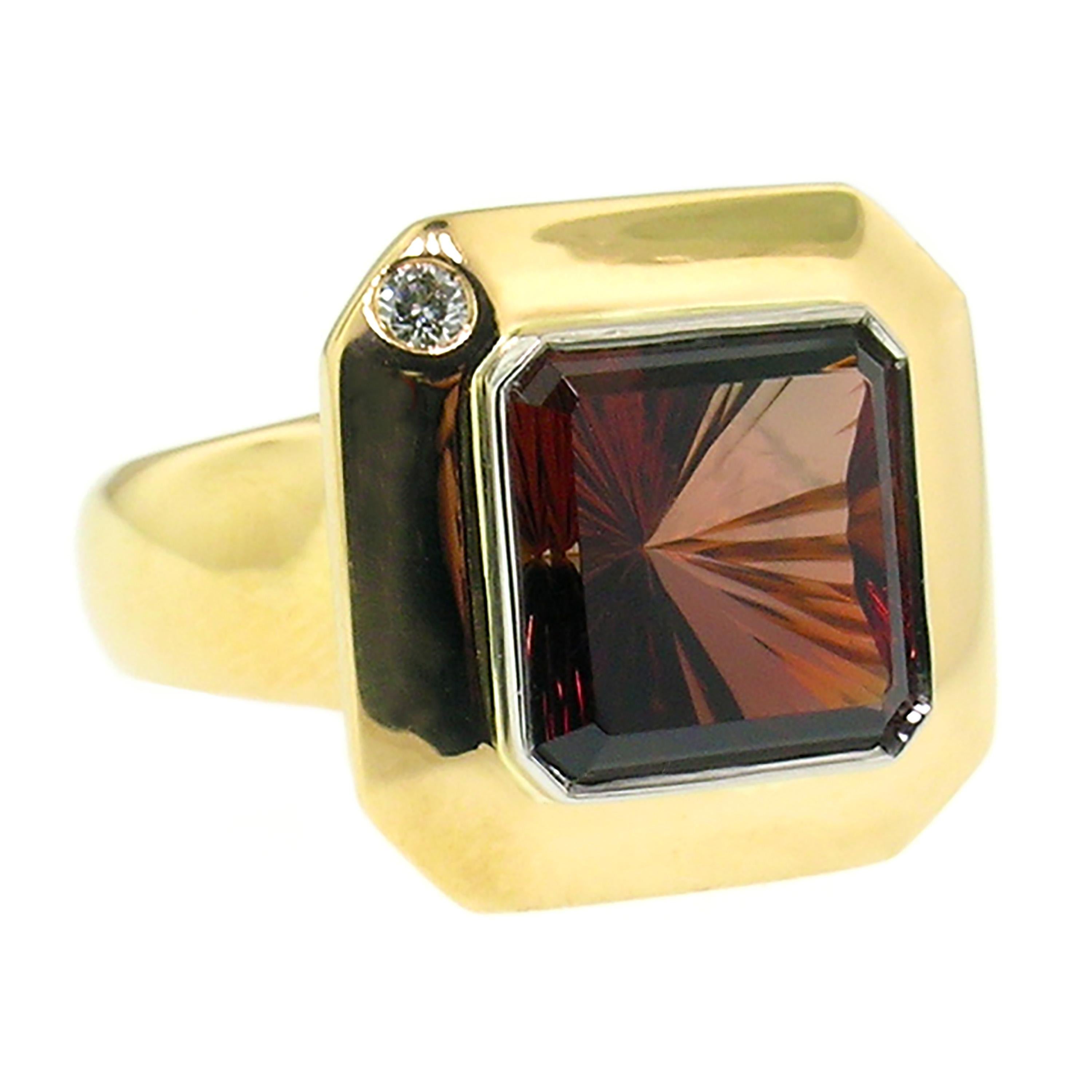 Contemporary 8.43ct Oregon Sunstone, Diamond, 18kt and Platinum Ring by Cynthia Scott Jewelry For Sale