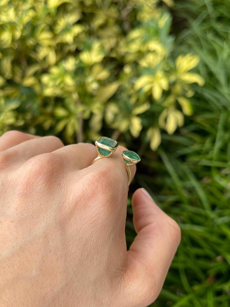 8,43tcw 18K Dunkelgrüner Smaragd Toi et Moi Ring - Smaragd & Birnenschliff Lünette Set Damen im Angebot