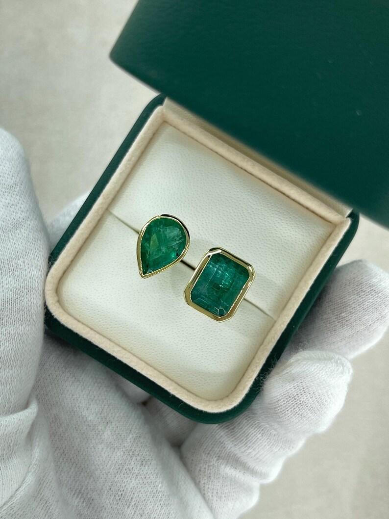 8,43tcw 18K Dunkelgrüner Smaragd Toi et Moi Ring - Smaragd & Birnenschliff Lünette Set im Angebot 1