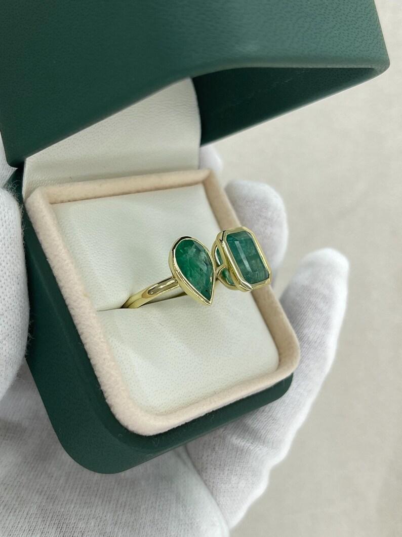 8,43tcw 18K Dunkelgrüner Smaragd Toi et Moi Ring - Smaragd & Birnenschliff Lünette Set im Angebot 2