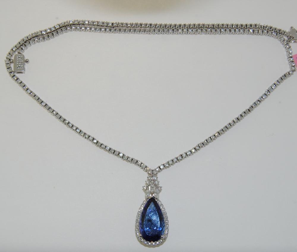 Contemporary 8.44 Carat Tanzanite and 3.04 Carat Diamond Necklace For Sale