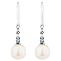  8,44 Karat Weißer Perlen-Tropfen-Ohrring aus 14KWG mit Schweizer blauem Topas und Diamant.