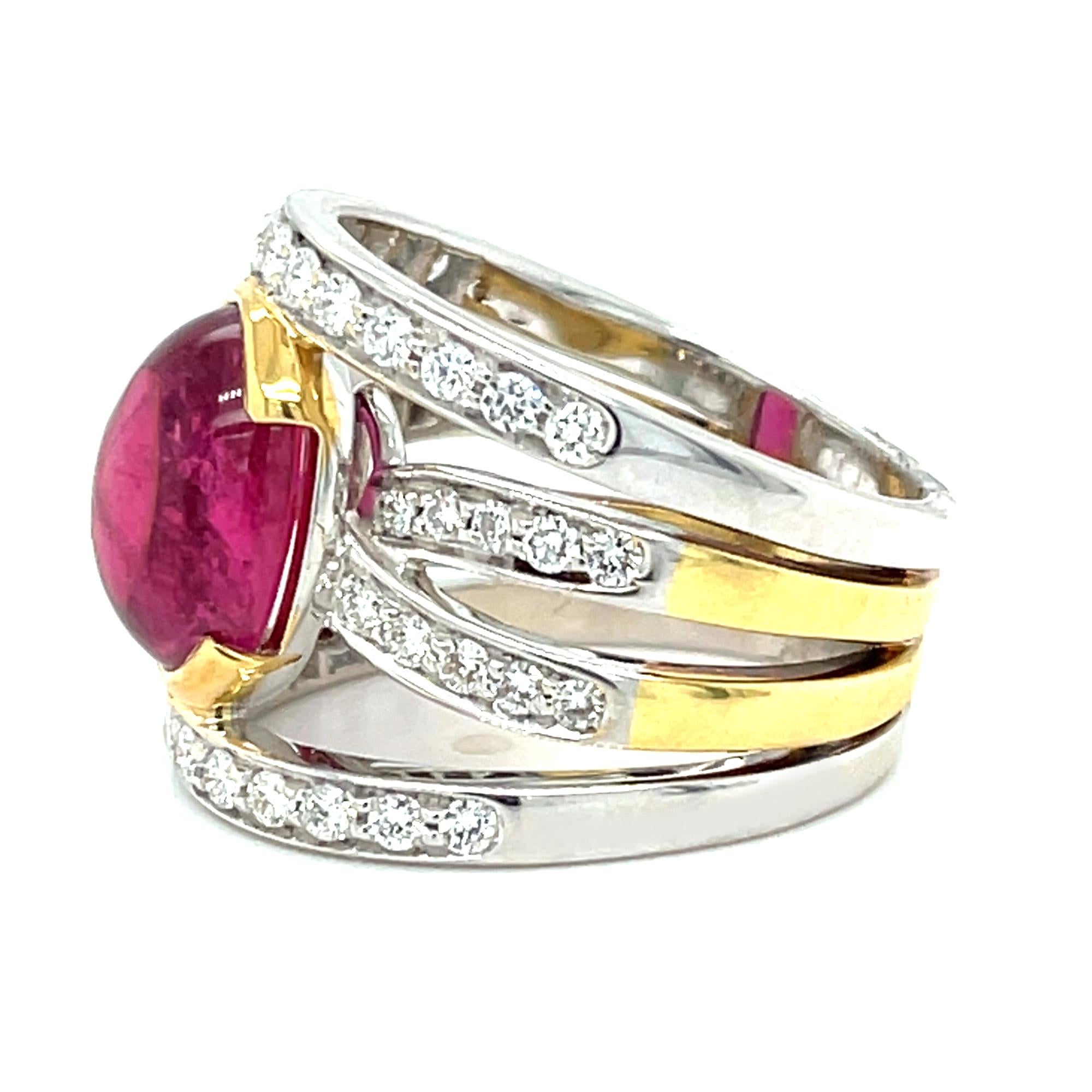 Ring aus 18 Karat Gold mit 8,44 Karat rosa Turmalin-Cabochon und Diamant Damen im Angebot