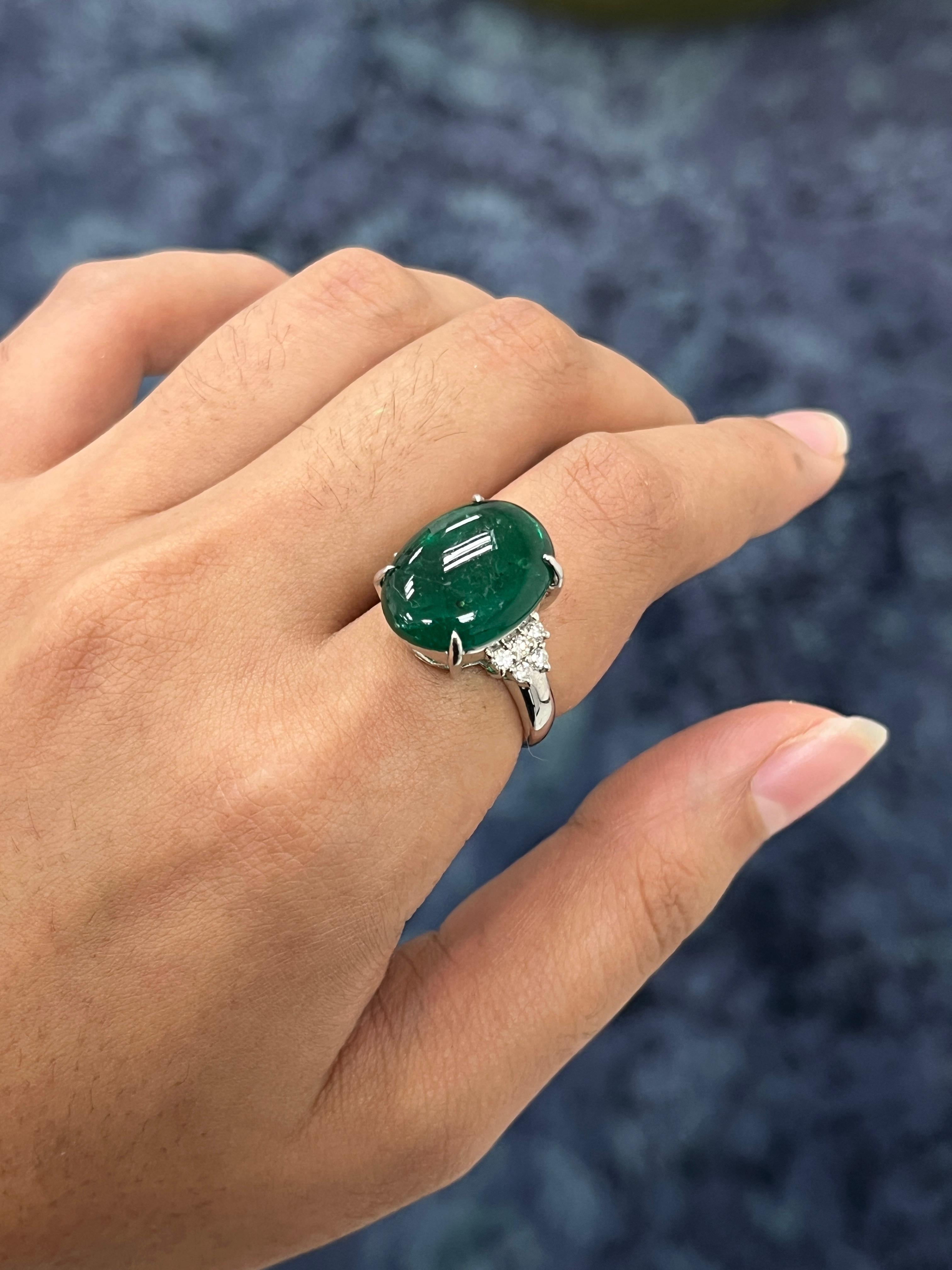 8,45 Karat Smaragd-Cocktailring in PT900 im Zustand „Neu“ im Angebot in Bangkok, TH