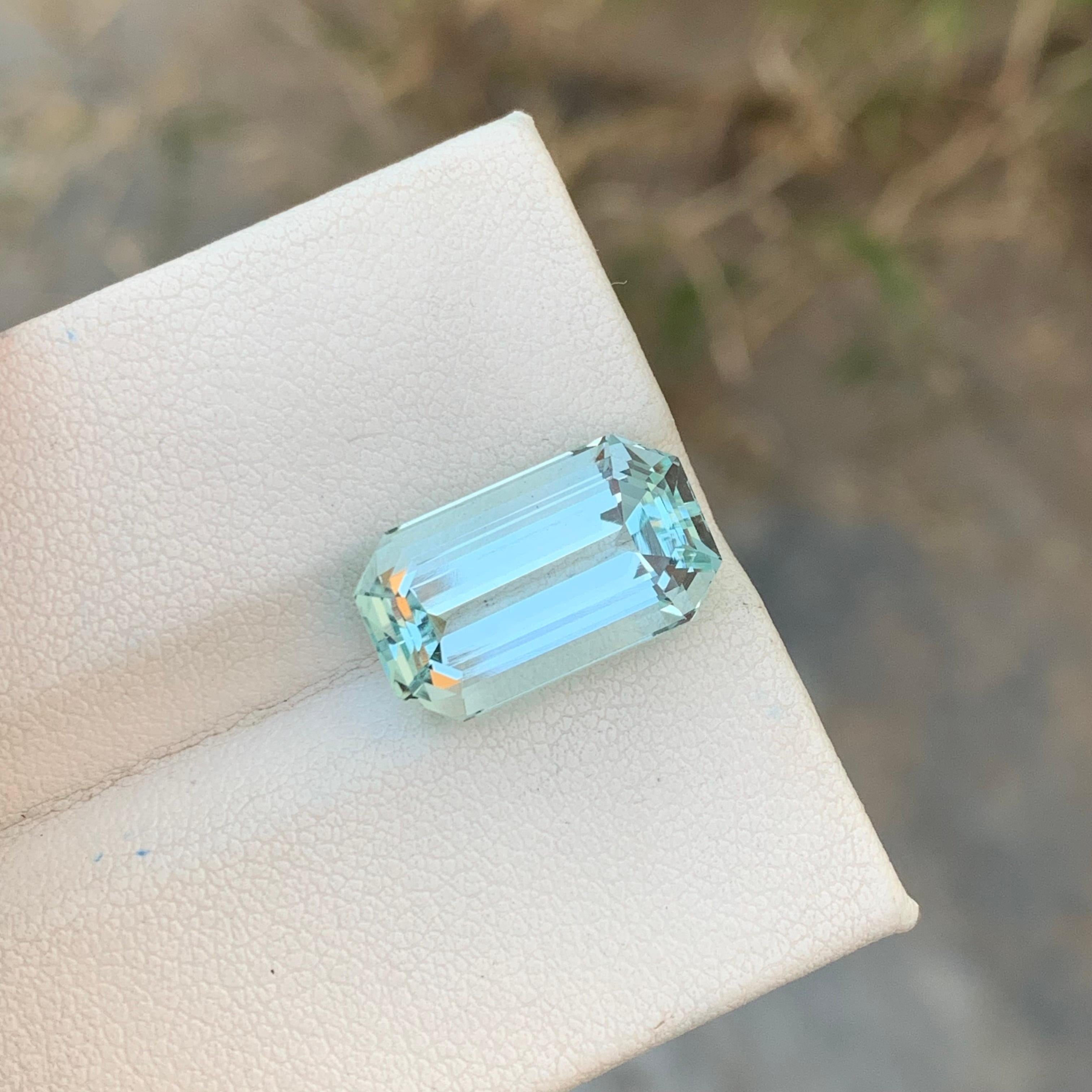 8.45 Carat Natural Loose Aquamarine Emerald Shape Gem For Necklace  For Sale 4