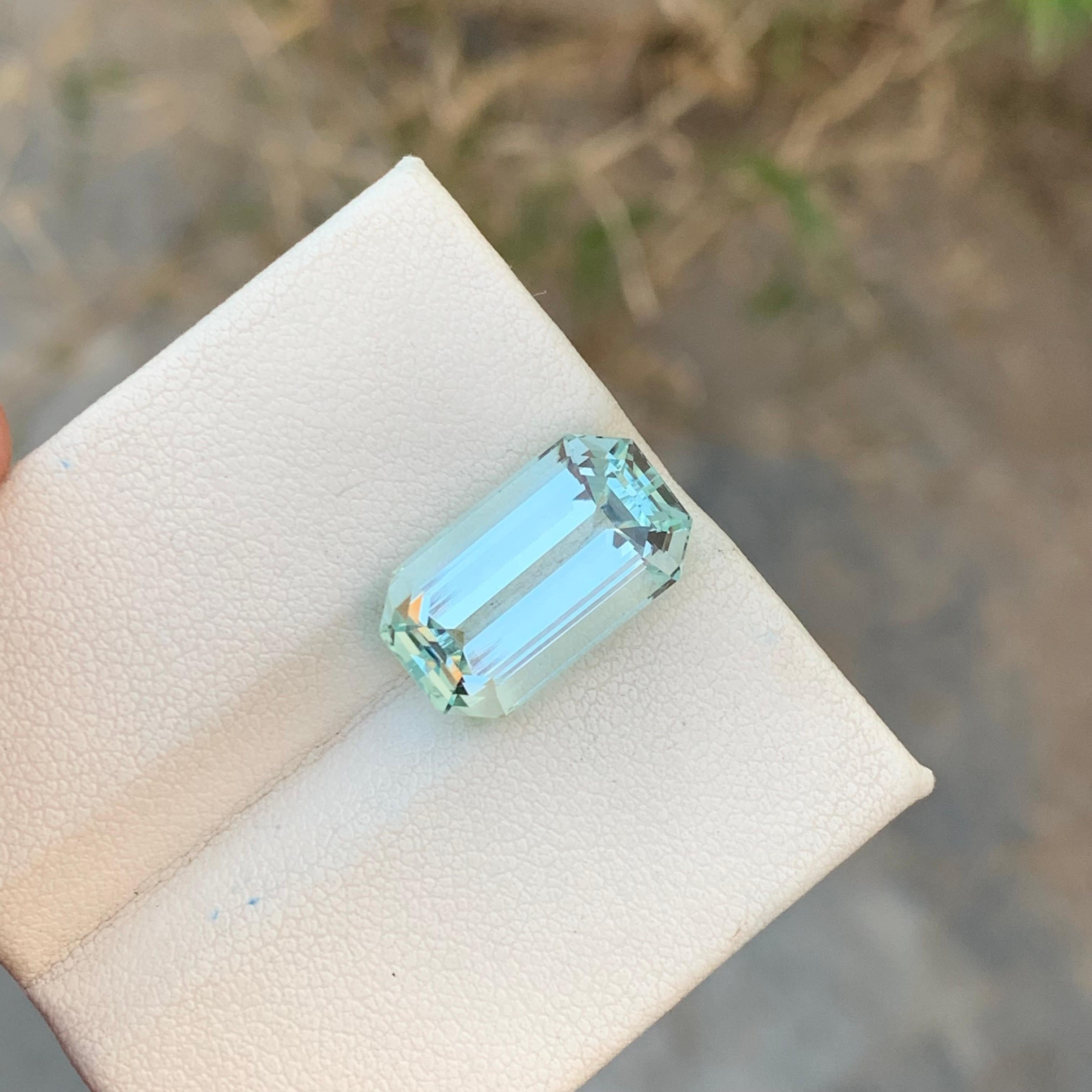 8.45 Carat Natural Loose Aquamarine Emerald Shape Gem For Necklace  In New Condition For Sale In Peshawar, PK