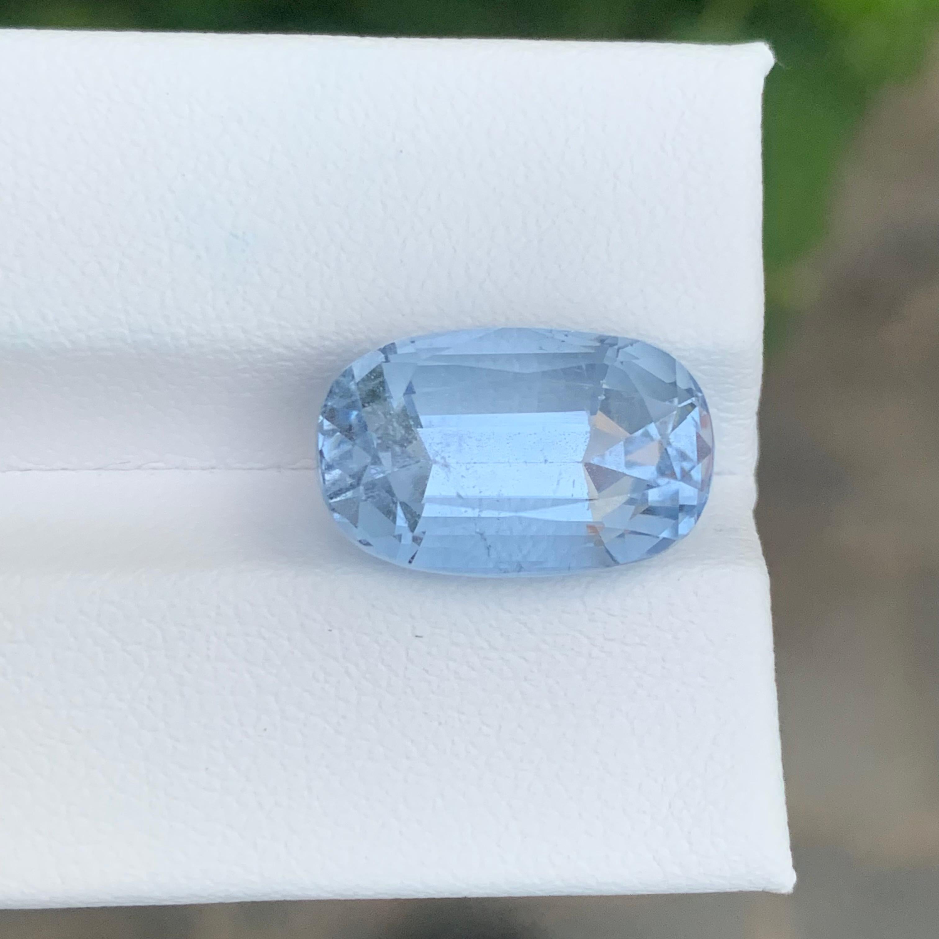 Pierre précieuse aigue-marine Goshenite de forme coussin longue et naturelle de 8,45 carats en vente 4