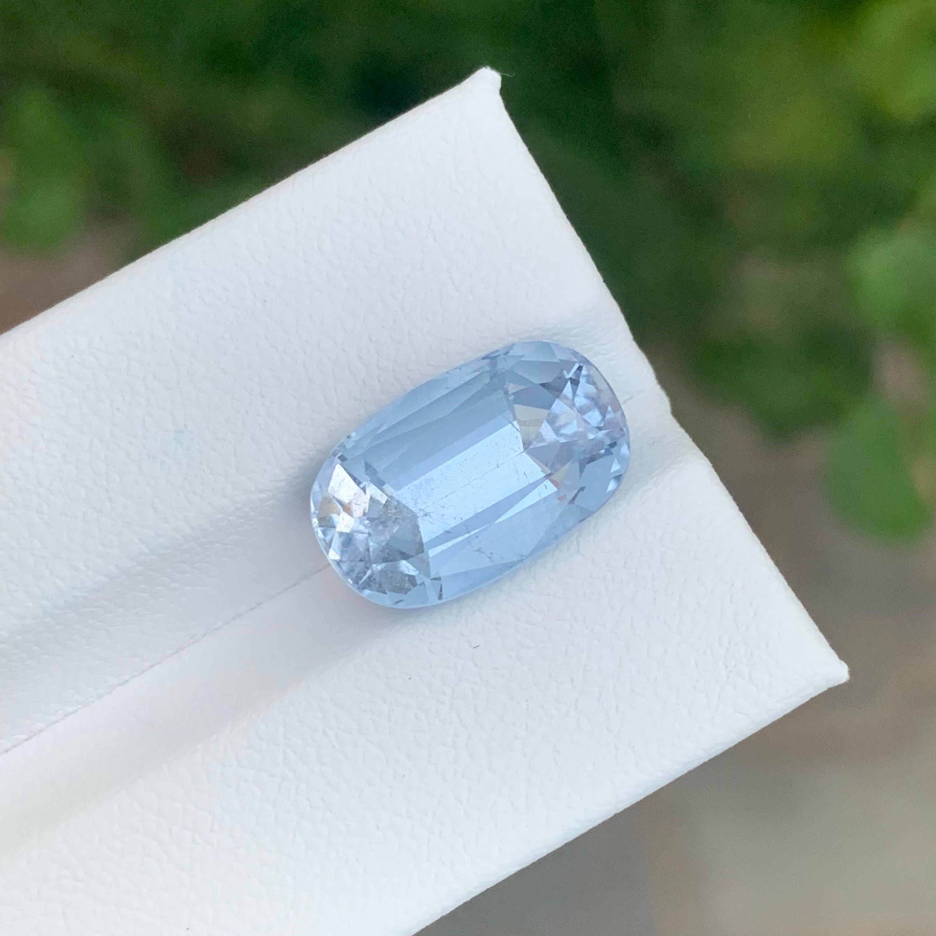 Goshenite à facettes

Poids : 8,45 carats
Dimension : 15,6 x 9,7 x 8,4 mm
Origine : Pakistan
Forme : coussin long
Couleur : Bleu
Certificat ; à la demande du client
.
La goshénite, une pierre précieuse captivante et intacte, appartient à la famille