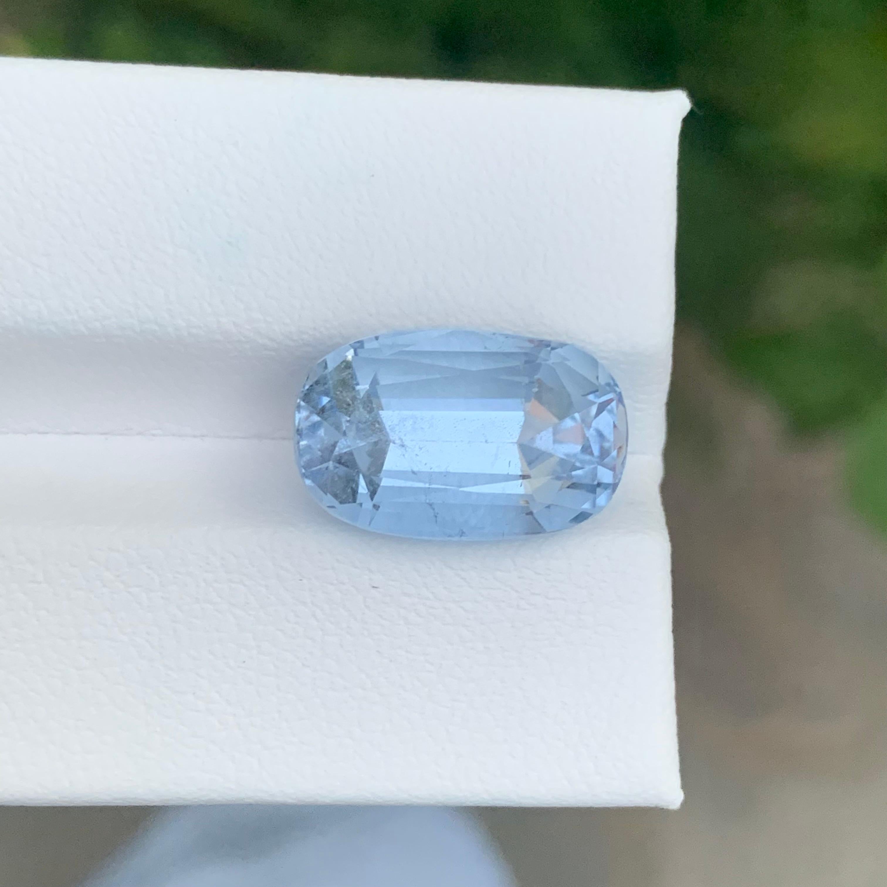 Pierre précieuse aigue-marine Goshenite de forme coussin longue et naturelle de 8,45 carats en vente 3