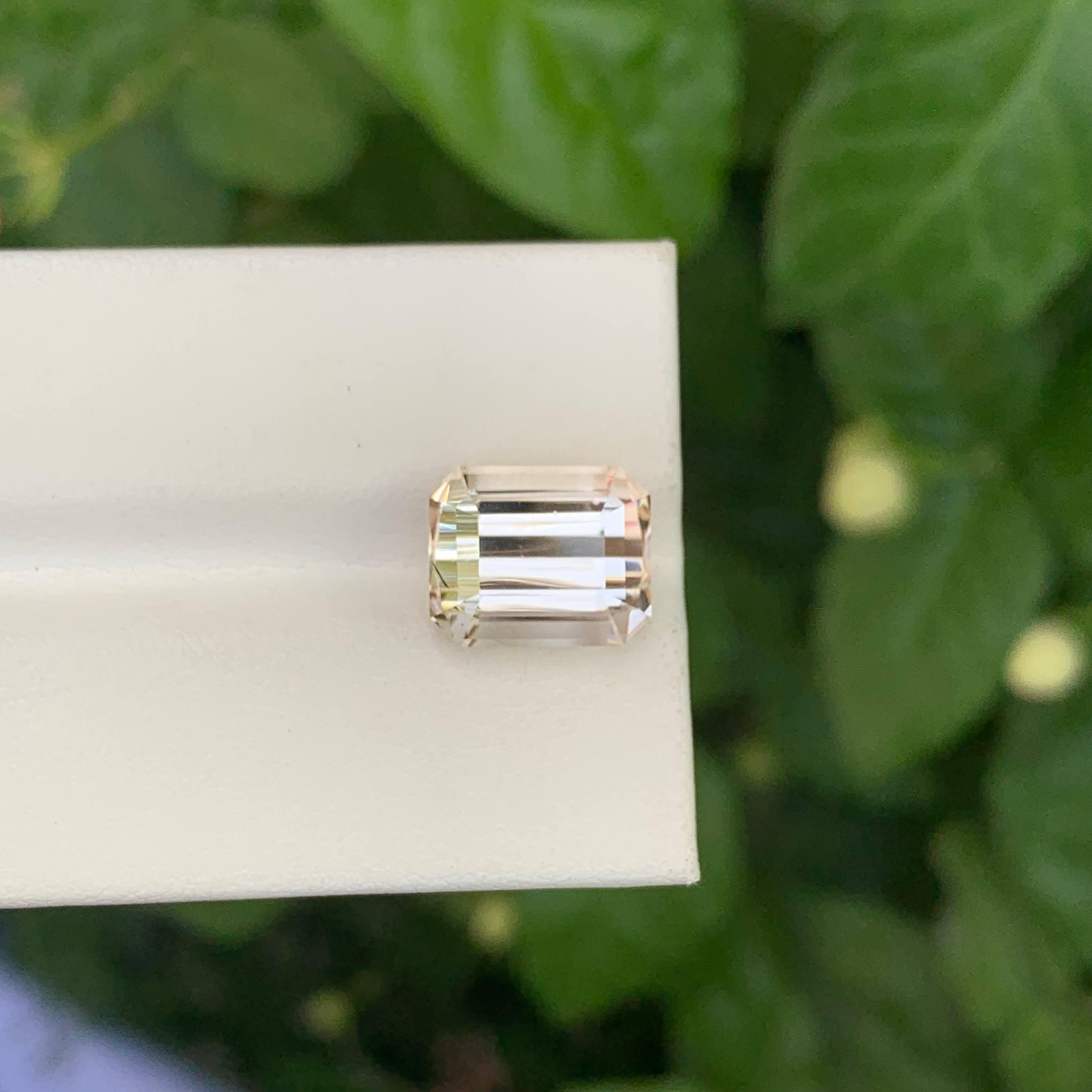 Modern 8.45 Carat Natural Loose Light Gold Topaz Stone Emerald Cut Pakistani Gemstone For Sale