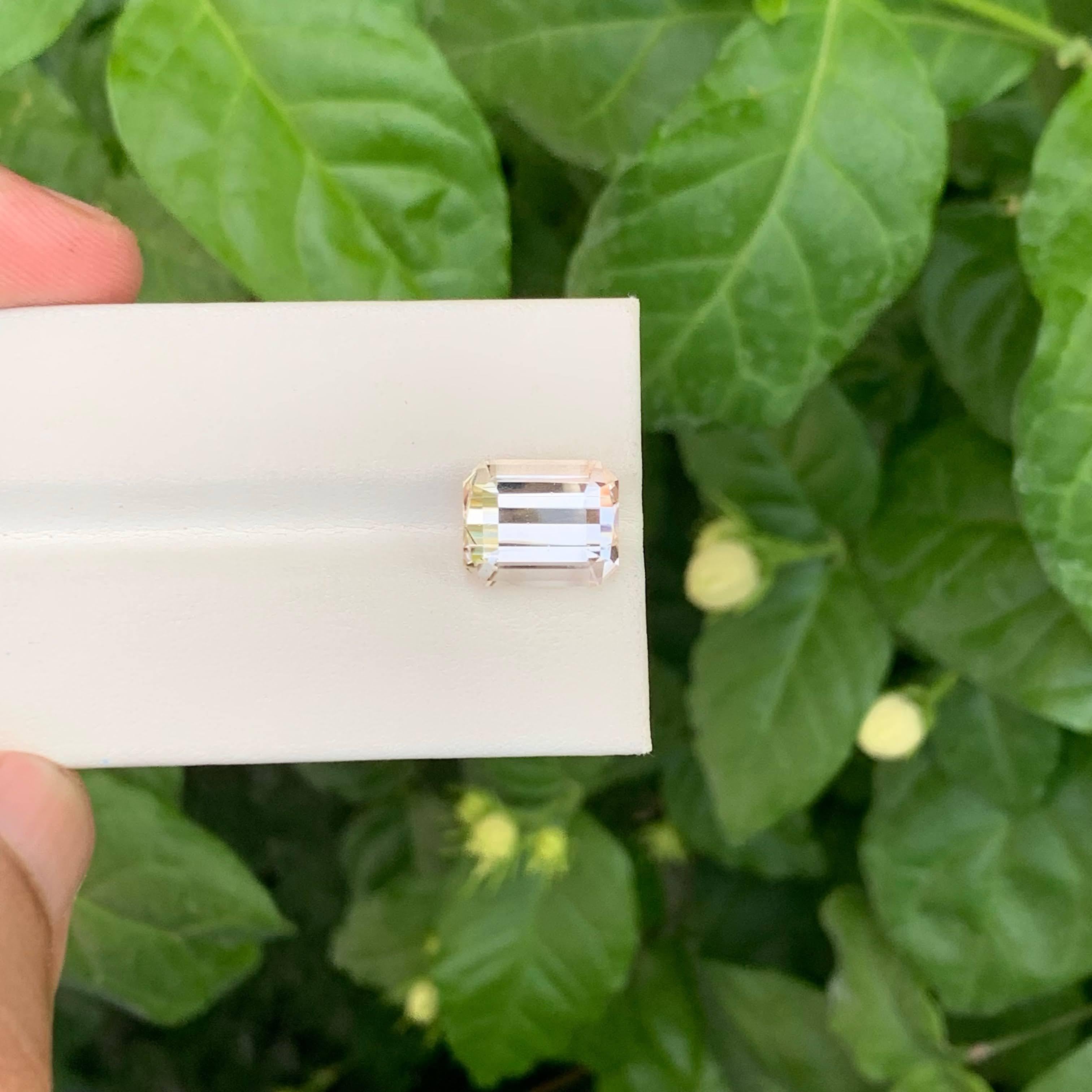 8.45 Carat Natural Loose Light Gold Topaz Stone Emerald Cut Pakistani Gemstone In New Condition For Sale In Bangkok, TH