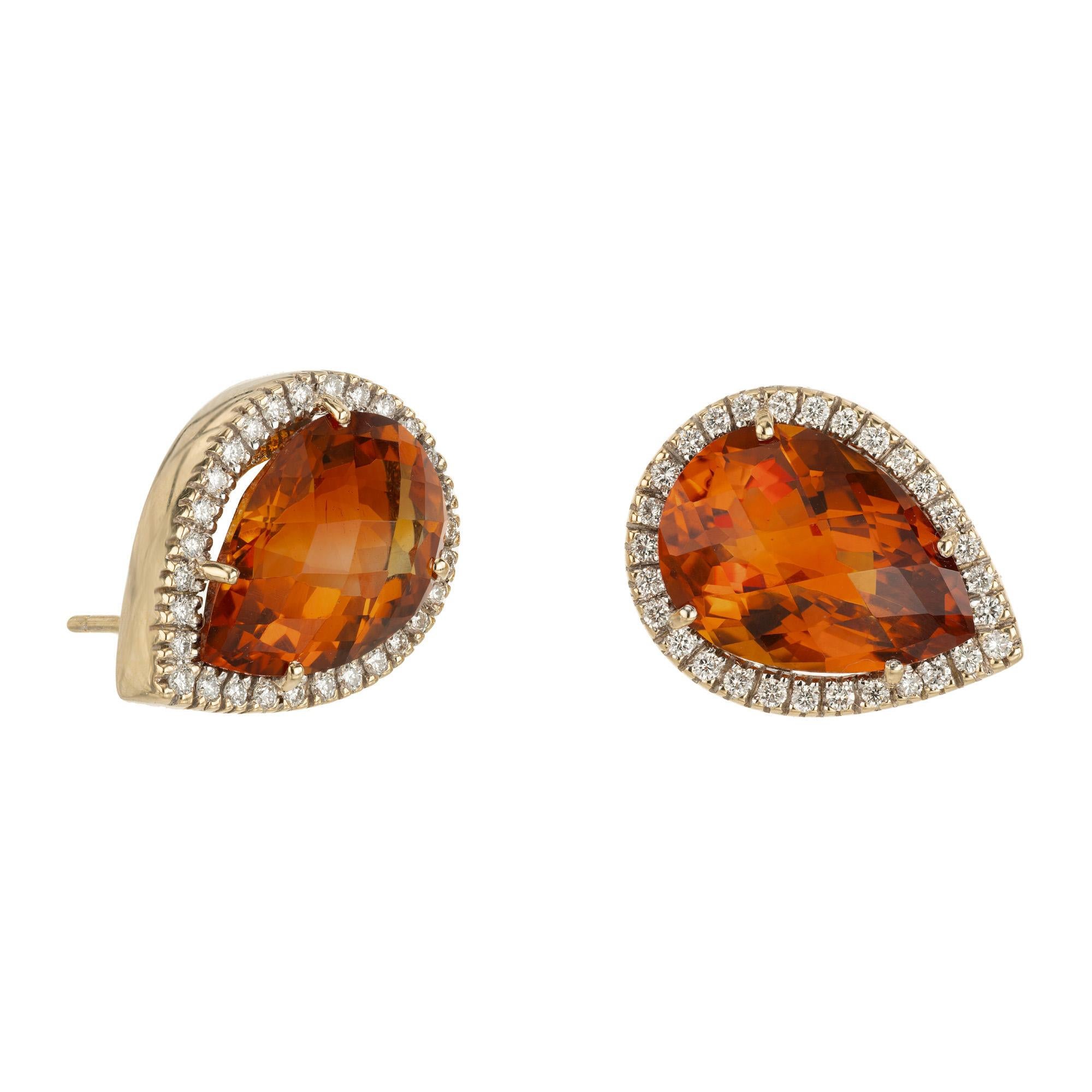 Orecchini in oro giallo con diamante e pera da 8,45 carati In condizioni ottime in vendita a Stamford, CT