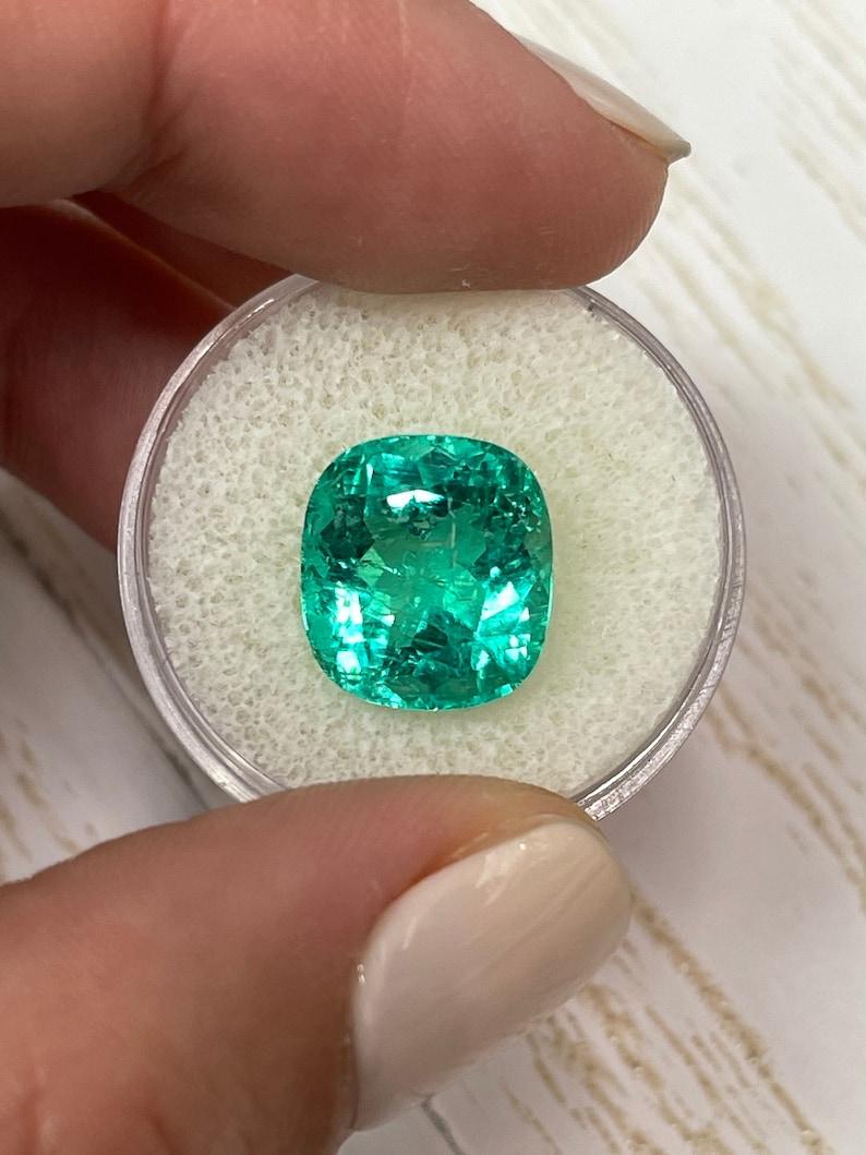 GIA Esmeralda colombiana de 8,46 quilates - Gema suelta talla cojín verde azulada Corte cojín en venta
