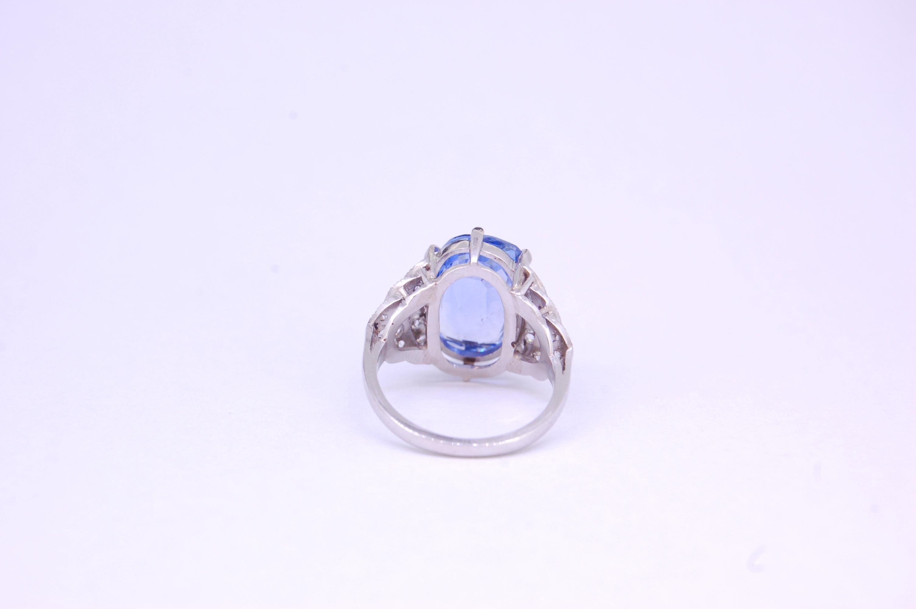 8.46 Carat Ceylon Blue Sapphire and Diamond Ring In Excellent Condition For Sale In London, GB