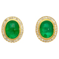 Pendientes Halo de Esmeralda Cabujón y Diamantes de 8,47 Quilates en Oro de 18K