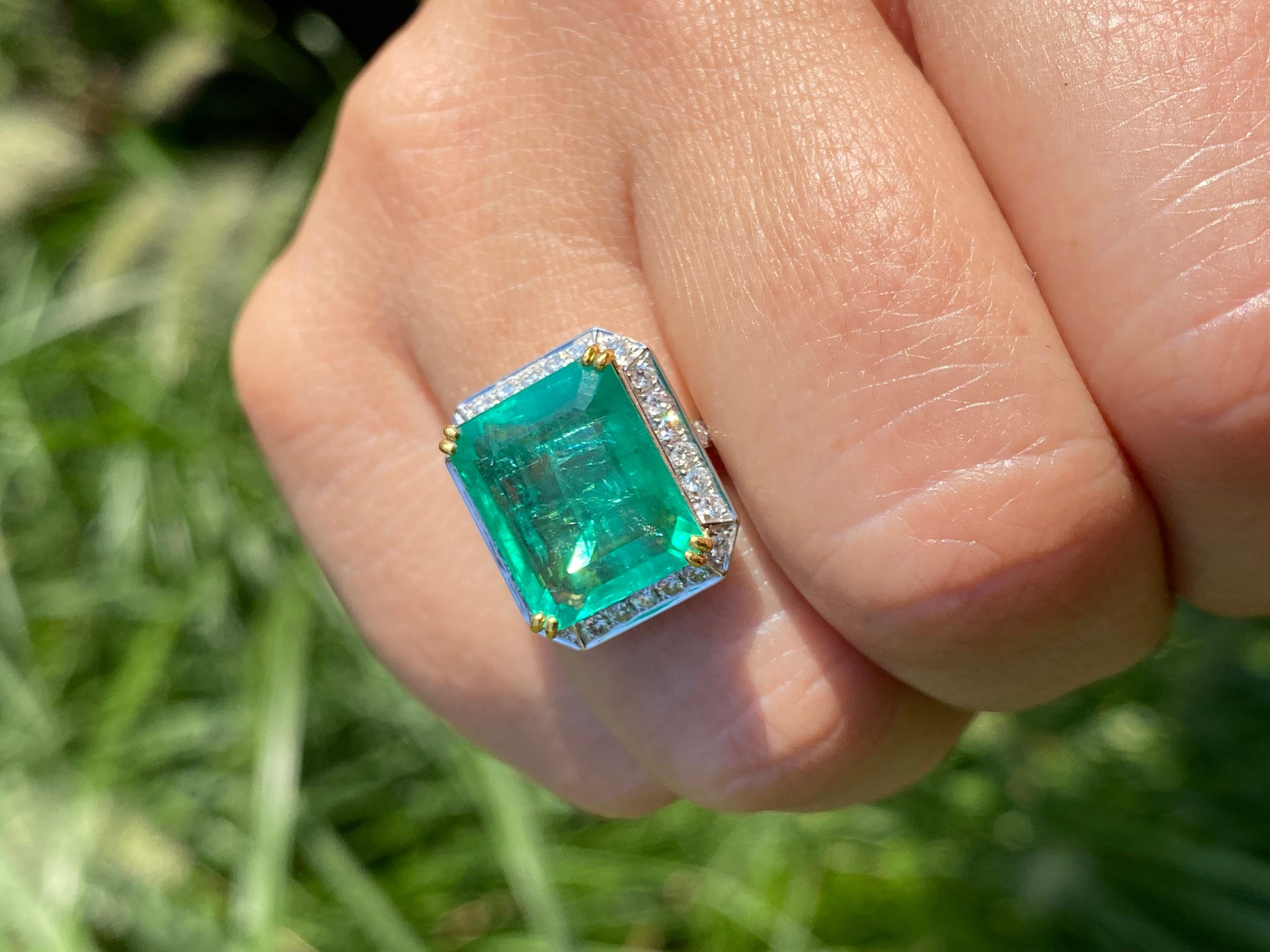 8.47 Carat Emerald-Cut Colombian Emerald and Round Diamond Halo Cocktail Ring For Sale 3