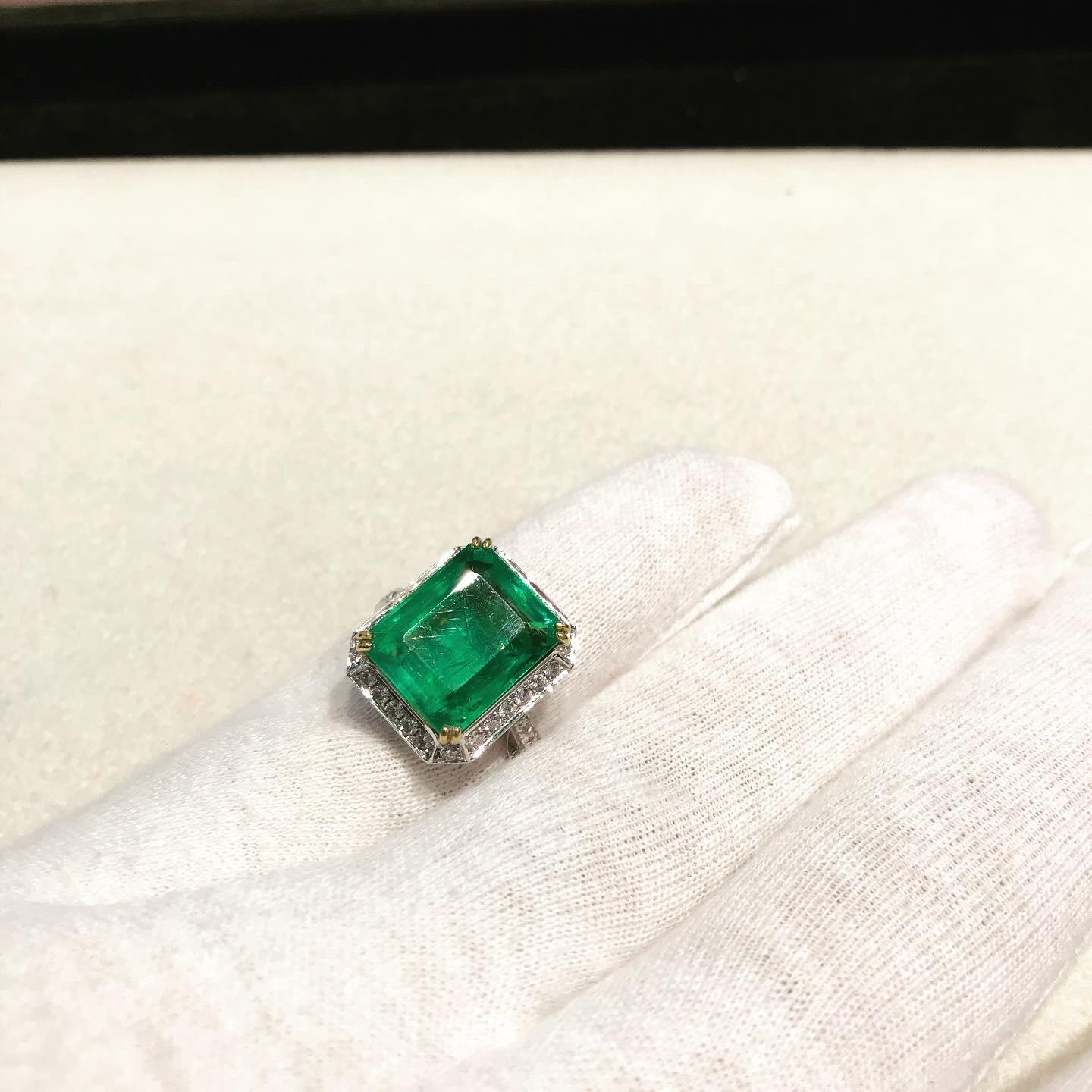 8.47 Carat Emerald-Cut Emerald and Diamond Vintage Cocktail Ring For Sale 6