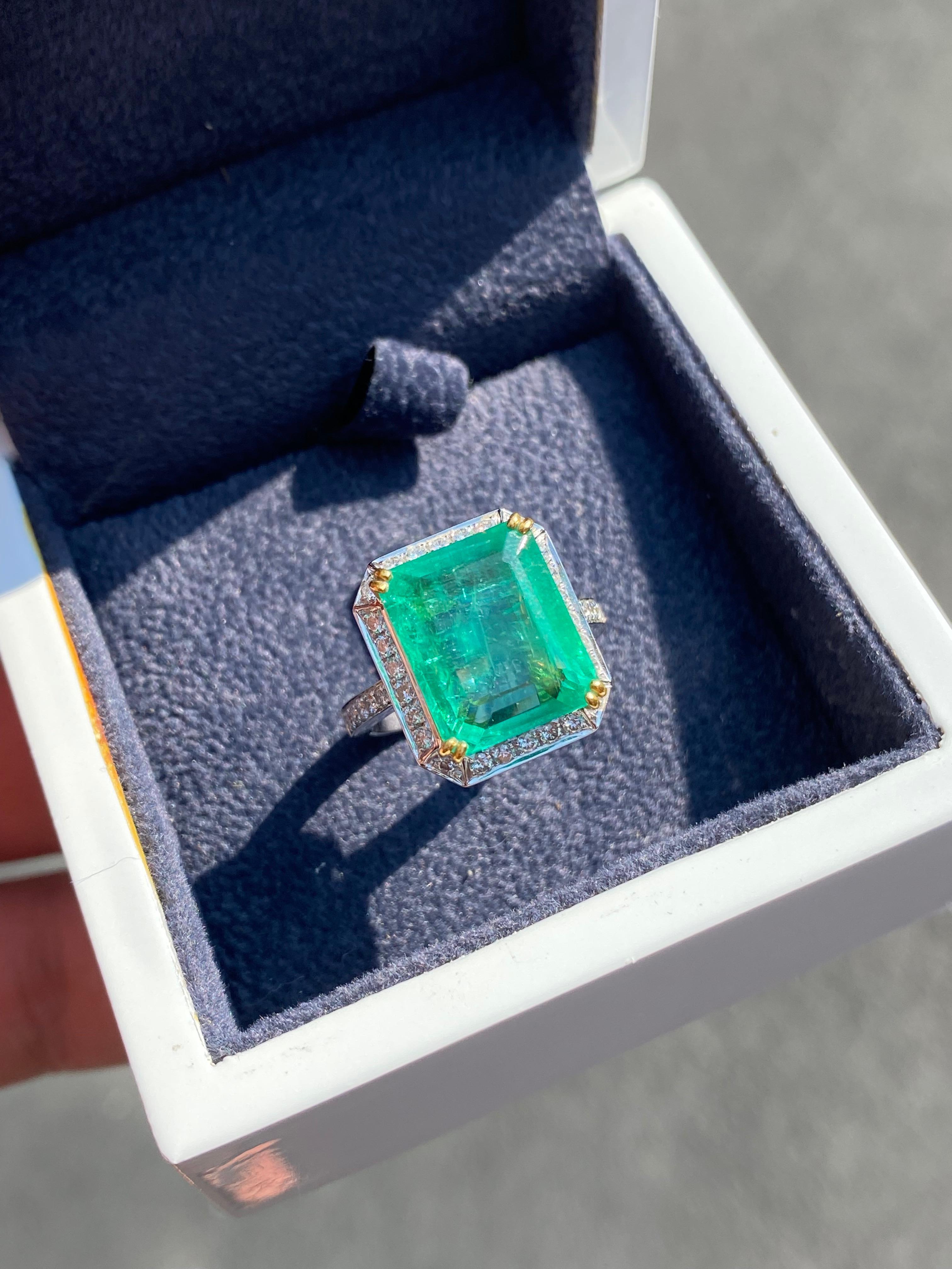 8.47 Carat Emerald-Cut Colombian Emerald and Round Diamond Halo Cocktail Ring In New Condition For Sale In Miami, FL