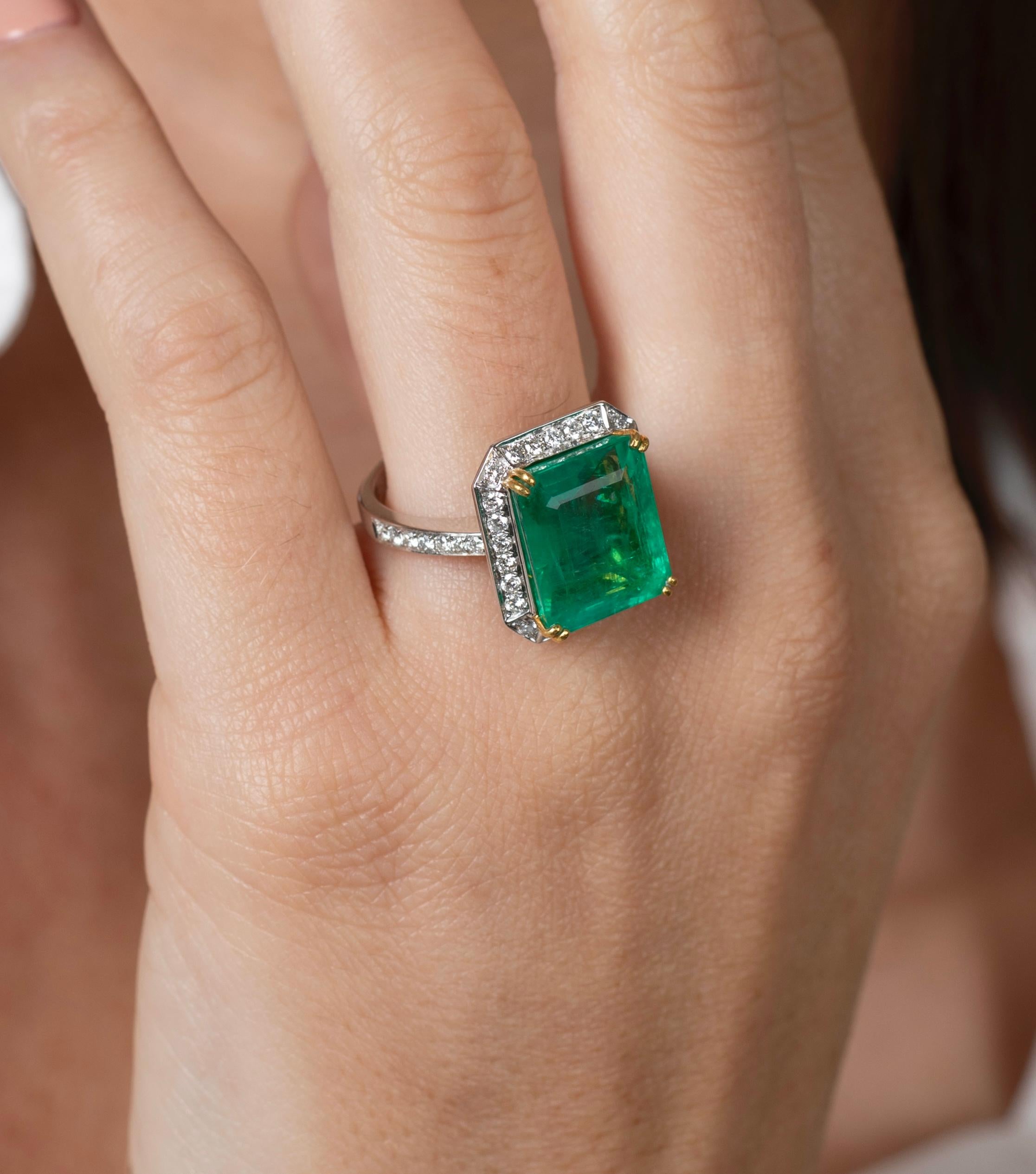 Modern 8.47 Carat Emerald-Cut Colombian Emerald and Round Diamond Halo Cocktail Ring For Sale