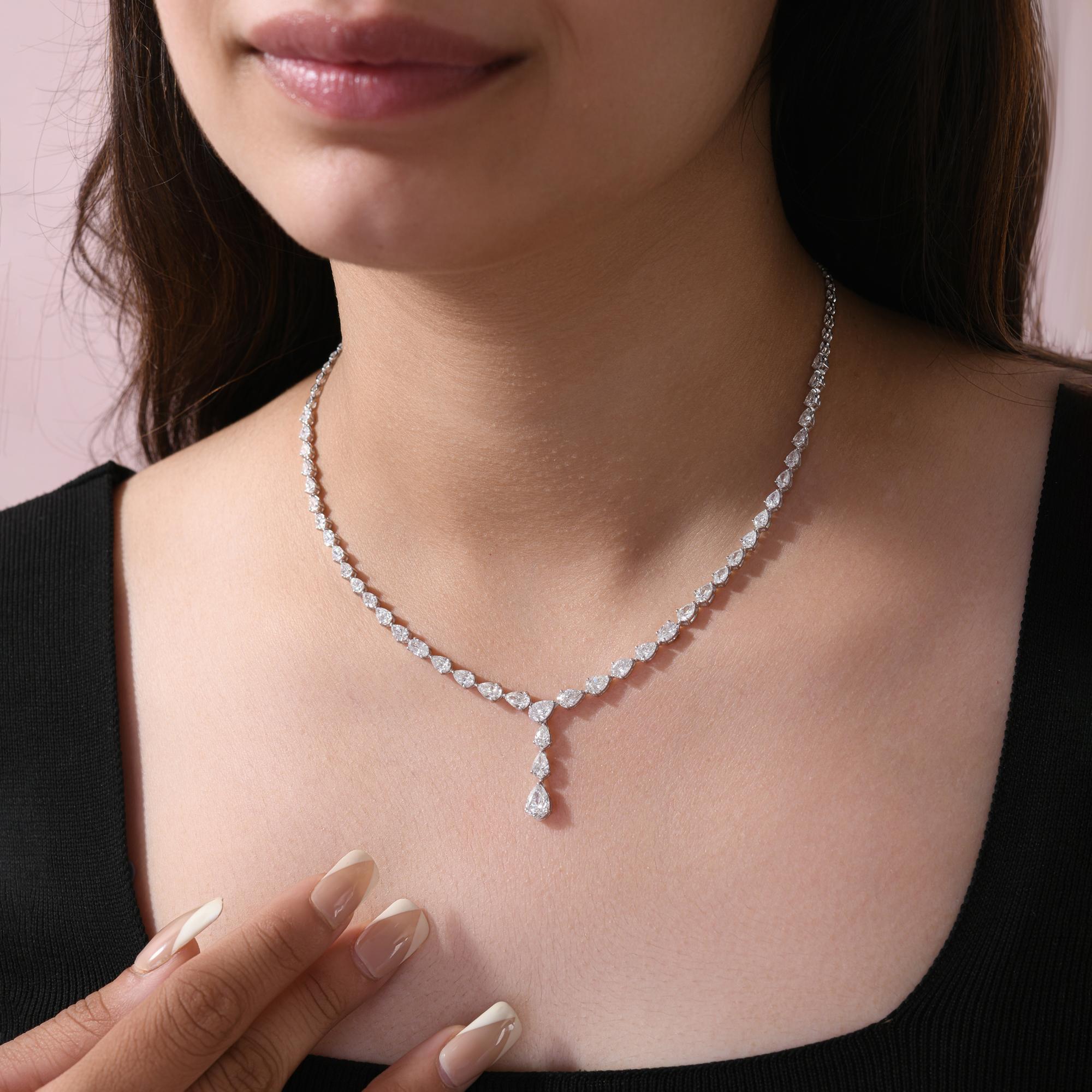 8,47 Ct. Collar de Boda Lágrima Diamante Natural Talla Pera Oro Blanco 18K 
Este impresionante collar presenta una elegante línea de diamantes en forma de pera, bellamente dispuestos a lo largo de la cadena y acentuados por una delicada gota de pera