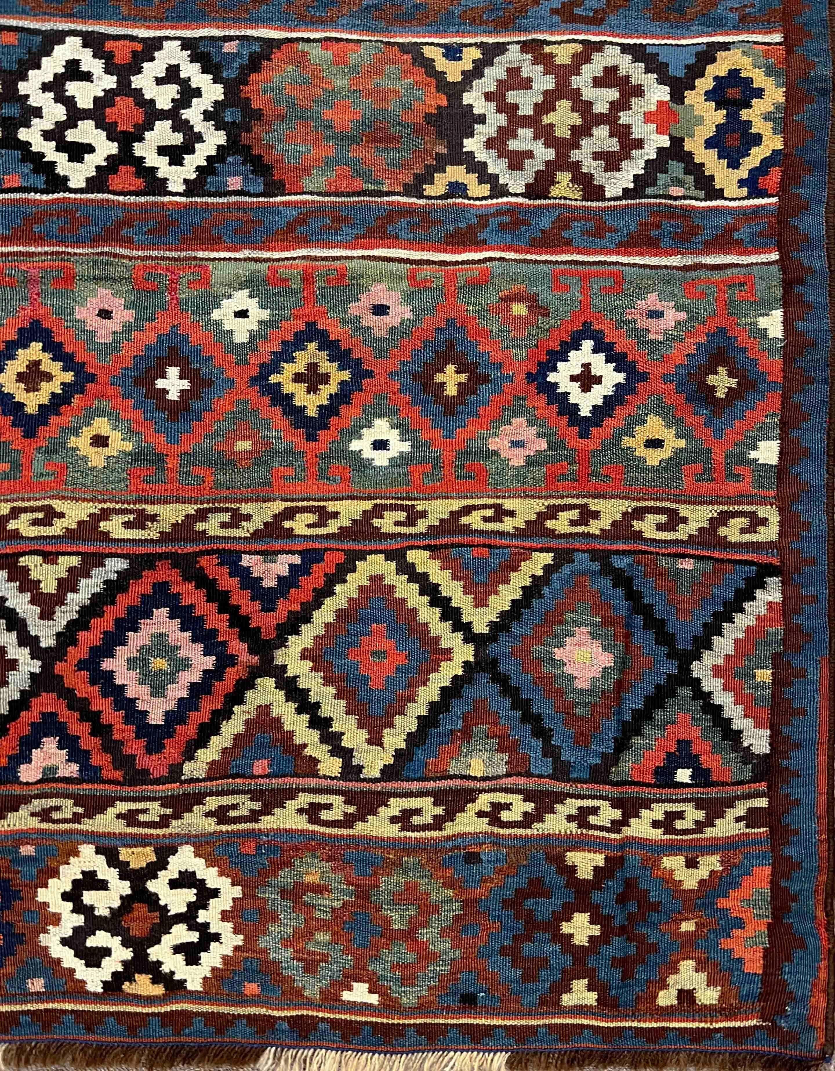 Soie 847 - Exceptionnel Kilim de la région du Caucase en laine du 19ème siècle en vente