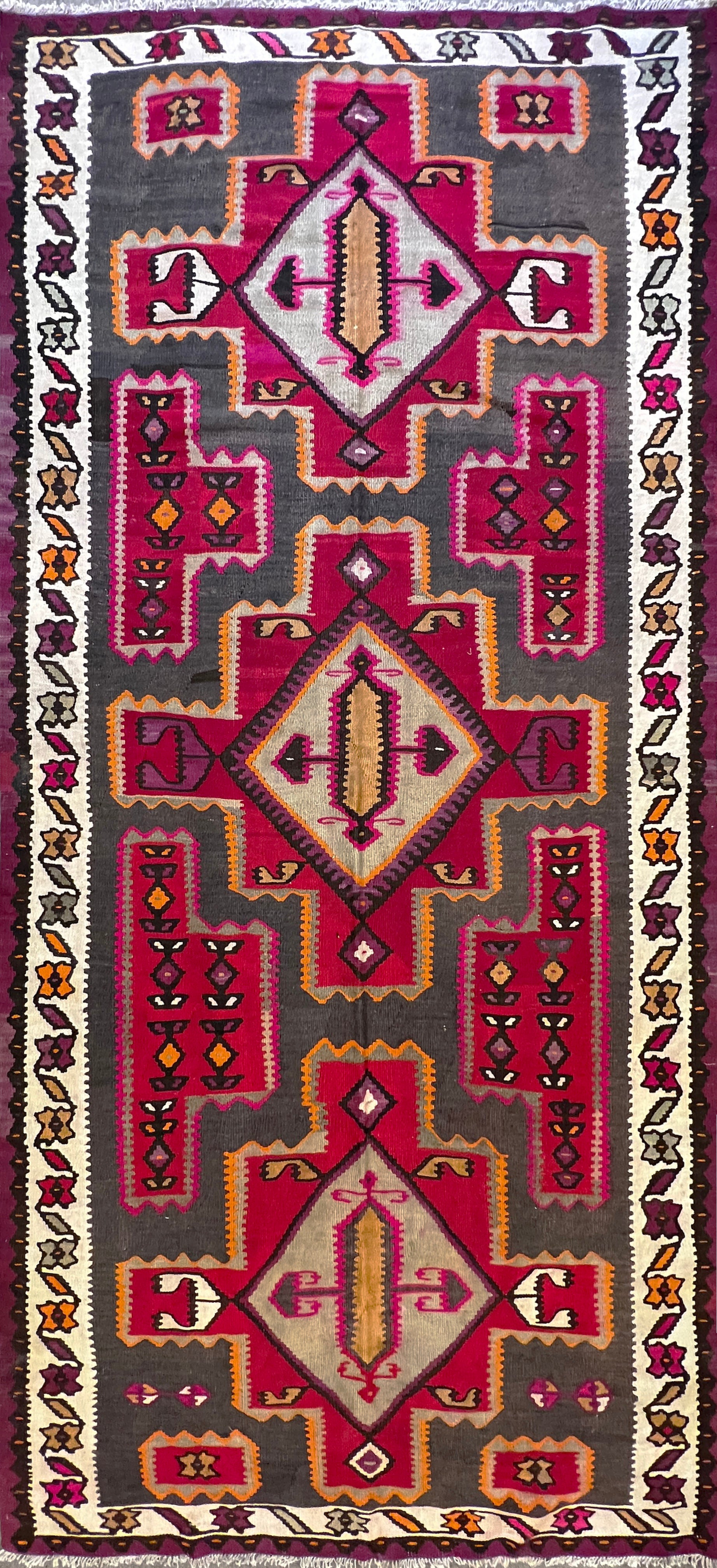 848 - Schöner langer Kelim aus Kurdischem Stammeskunststil im Angebot