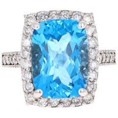 Bague de fiançailles en or blanc avec halo de diamants et topaze bleue de 8,49 carats
