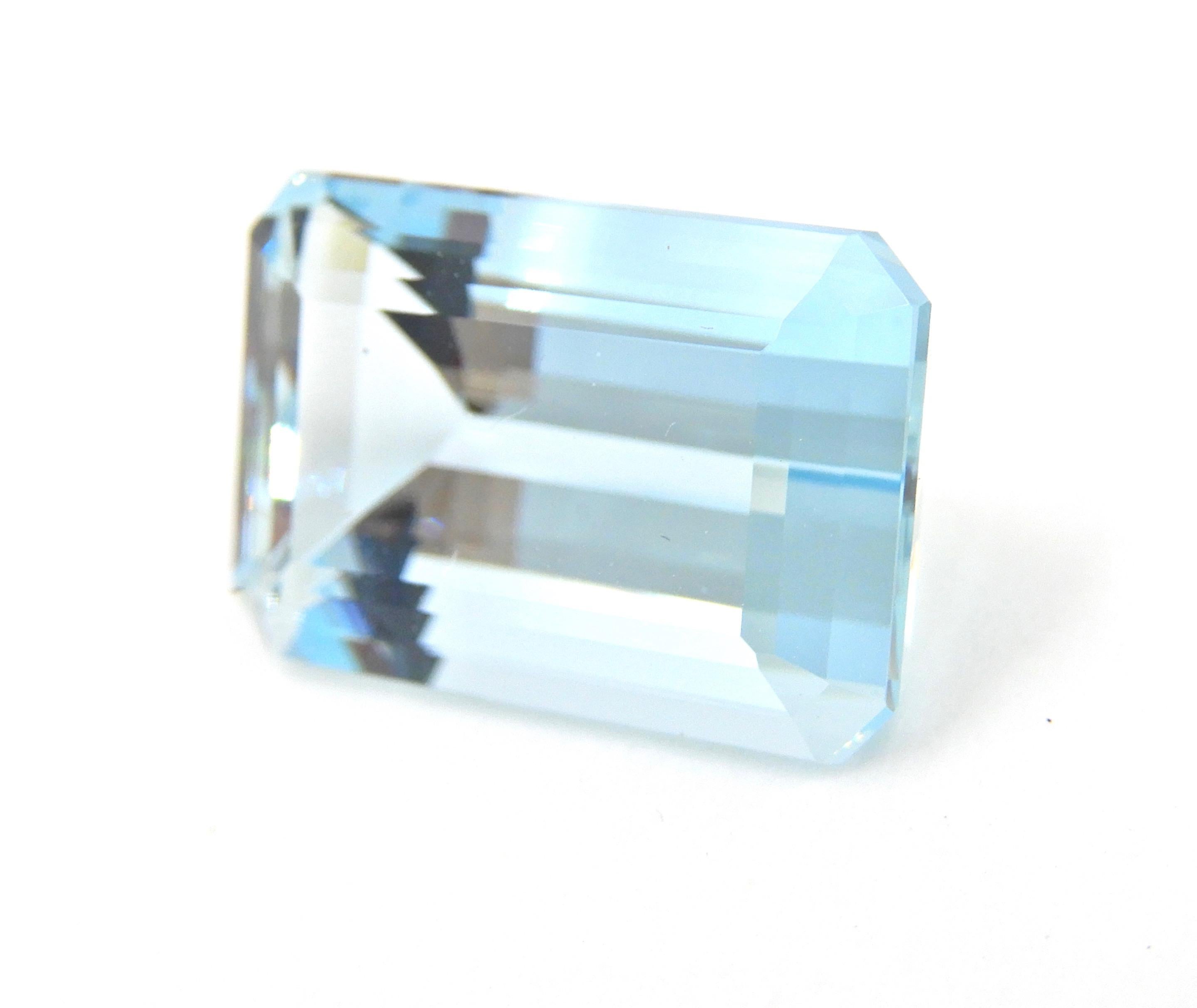 8.49 Carat Emerald Cut Aquamarine Loose Gemstone 5