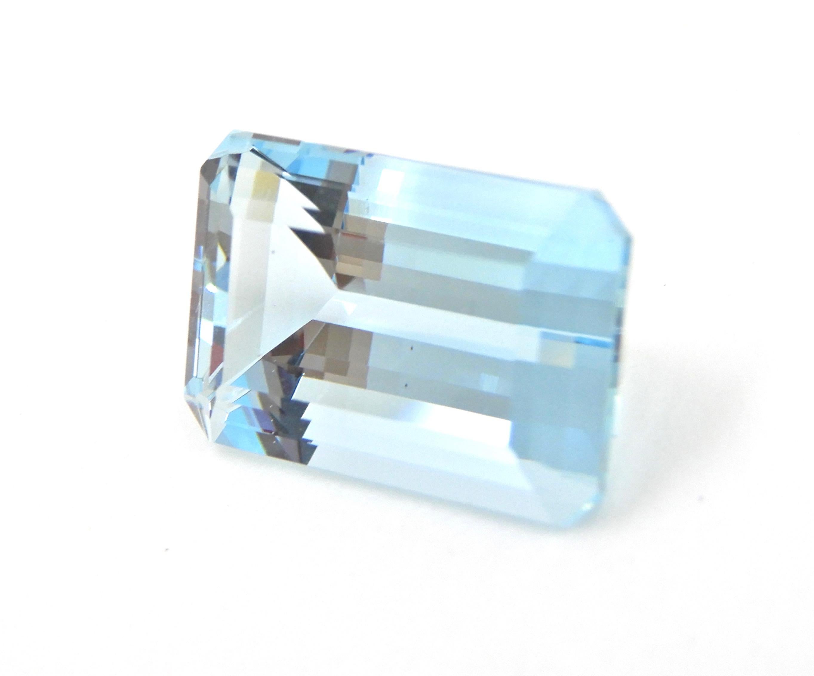8.49 Carat Emerald Cut Aquamarine Loose Gemstone 4