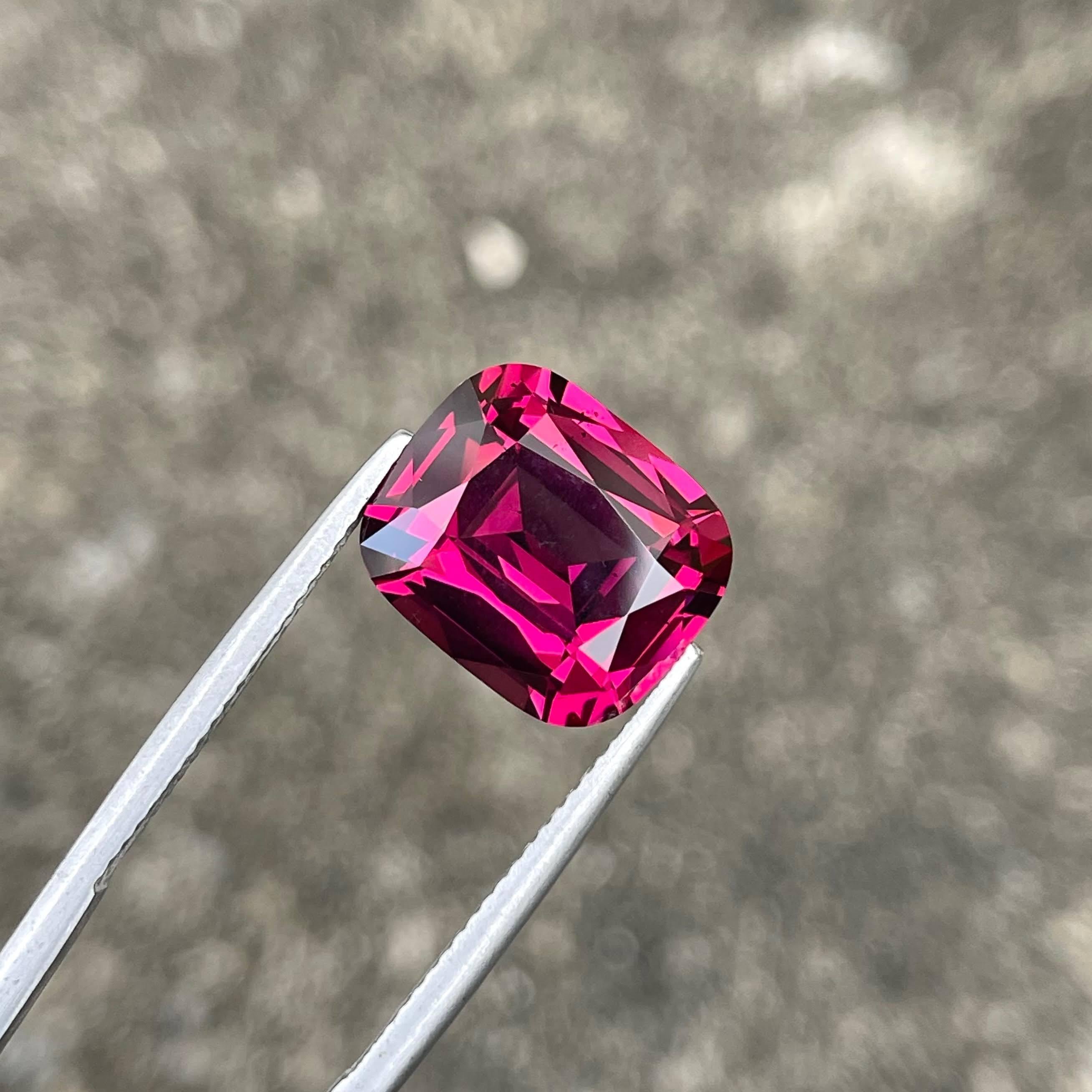 8.49 carats Loose Vibrant Pink Garnet Stone Cushion Cut Natural Tanzanian Gems in vendita 1