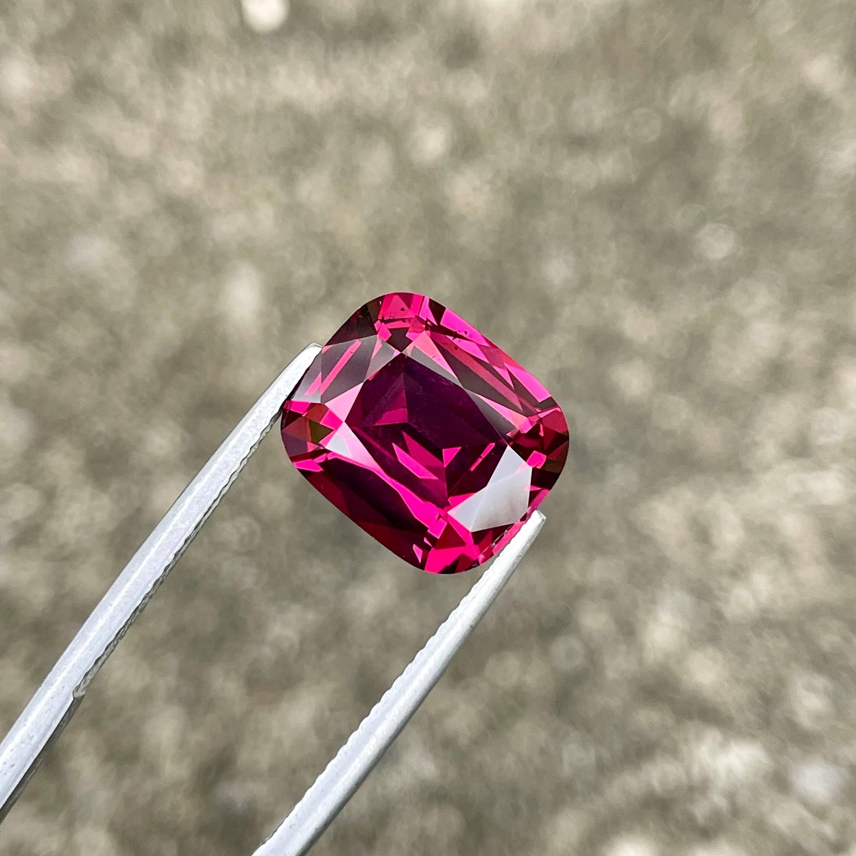 8.49 carats Loose Vibrant Pink Garnet Stone Cushion Cut Natural Tanzanian Gems in vendita 2