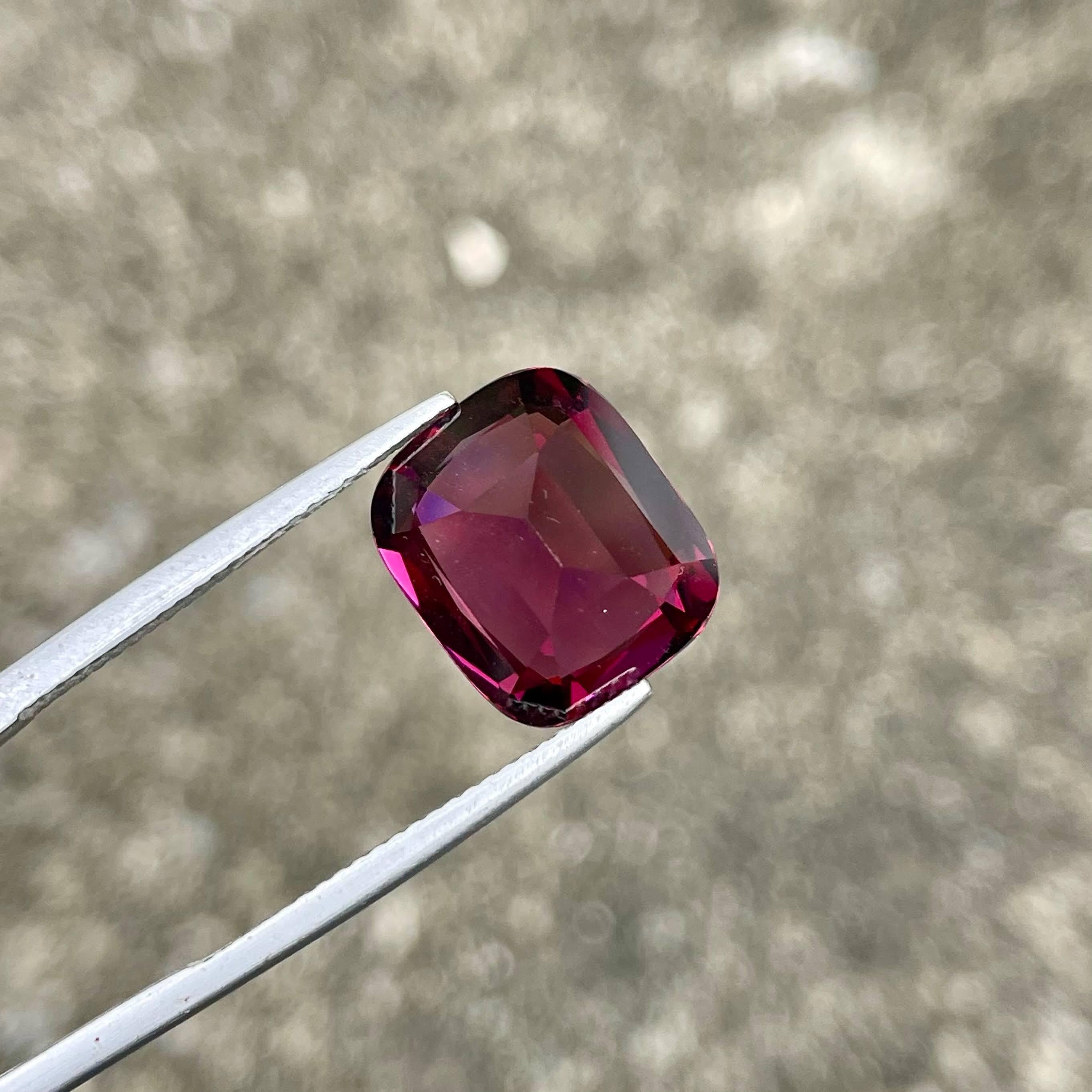 8.49 carats Loose Vibrant Pink Garnet Stone Cushion Cut Natural Tanzanian Gems in vendita 3