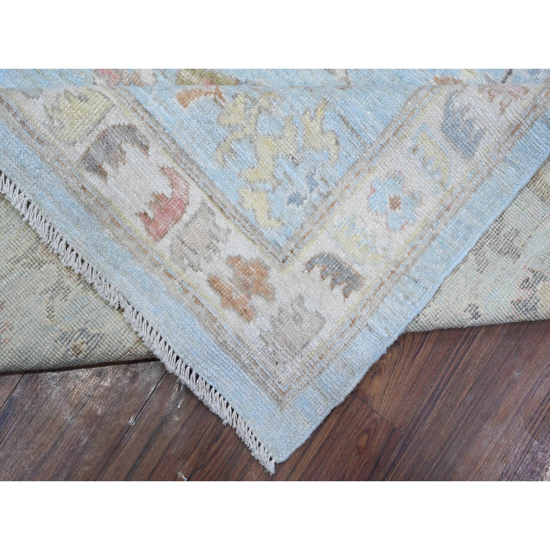 XXI secolo e contemporaneo Tappeto orientale Oushak blu all over Village Elements con trama in lana e angora in vendita